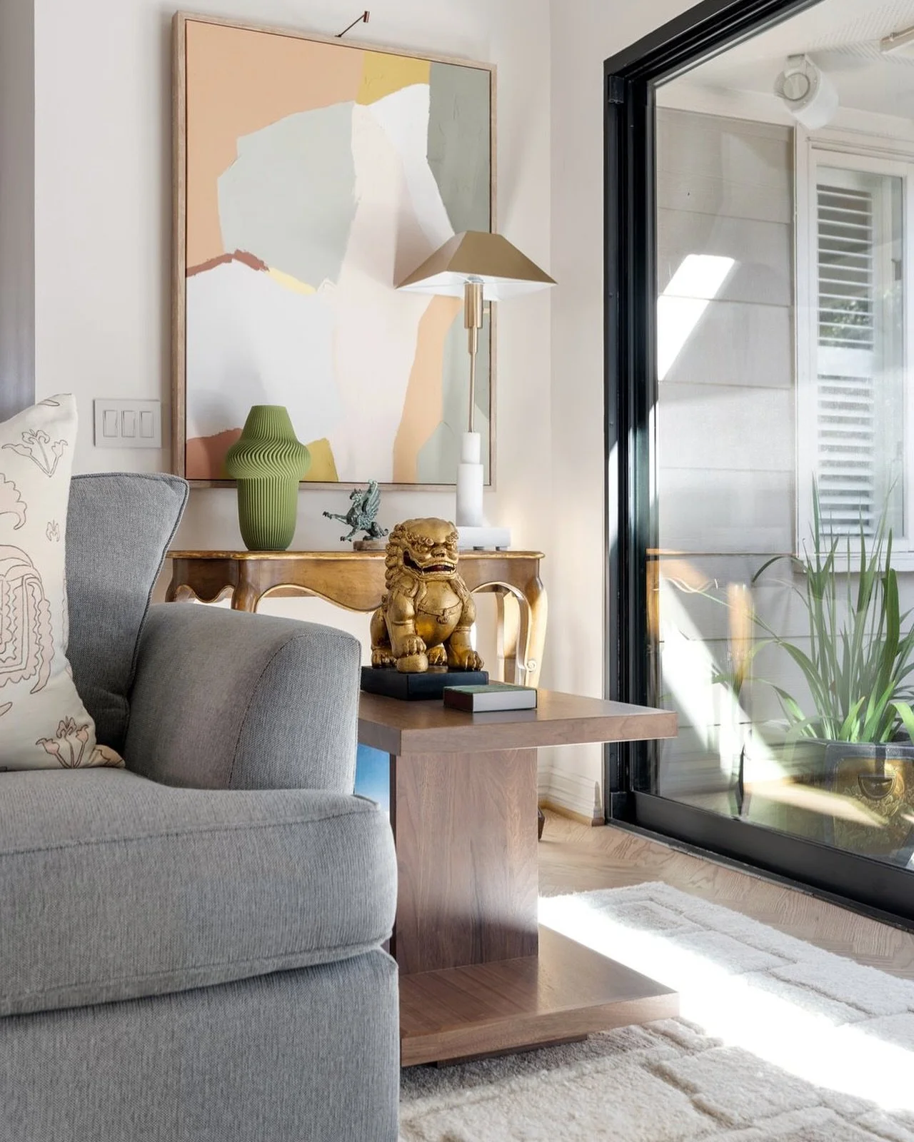 Curated corner at home drenched with morning sunlight ☀️

#houstondesigner #morninglight #homedesign #livingroom #curatedspaces