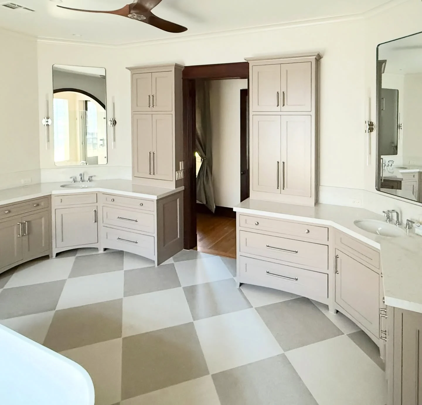 Not every remodel needs to change everything to make a big impact&hellip; 

This spacious primary bathroom in a local Craftsman home was reimagined with brighter finishes and updated materials while maintaining the character that defines the architec