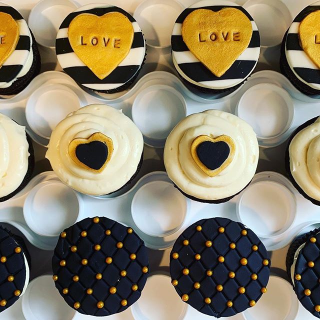 More special order #cupcakes.  These black and gold ones are blackout chocolate cupcakes with @baileysofficial cream cheese frosting.  Should be fun for engagement party @karbachbrewing.
#betterwithbutter #houstonheights
