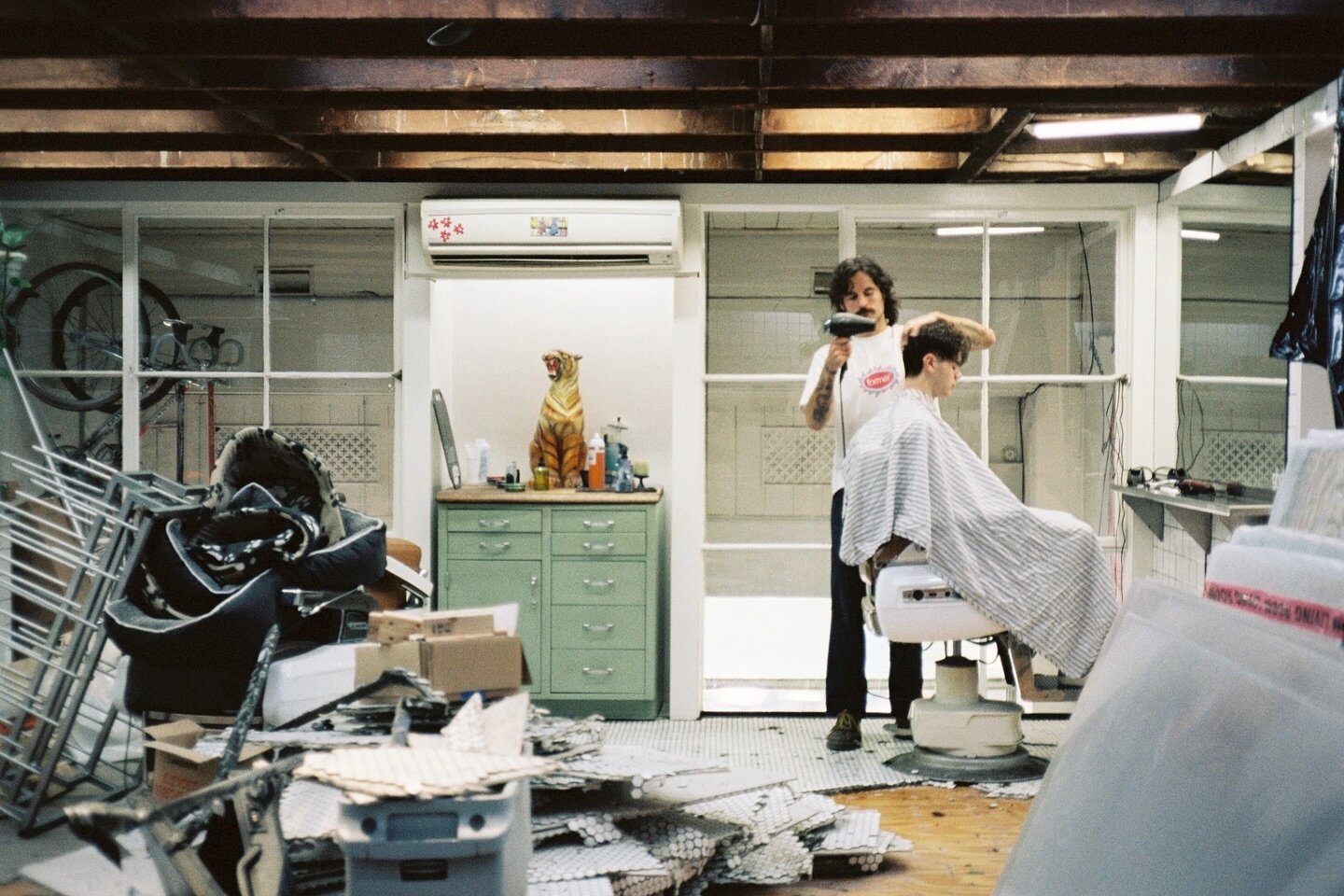 We&rsquo;re closing for the Easter holidays! Last day of trading Thursday 28th March. Re-open Tuesday 2nd of April 🐣 wishing you all a wonderful break xx

#drunkenbarber #barbershop #melbournehair #filmisnotdead #fitzroy #melbournebarbershop