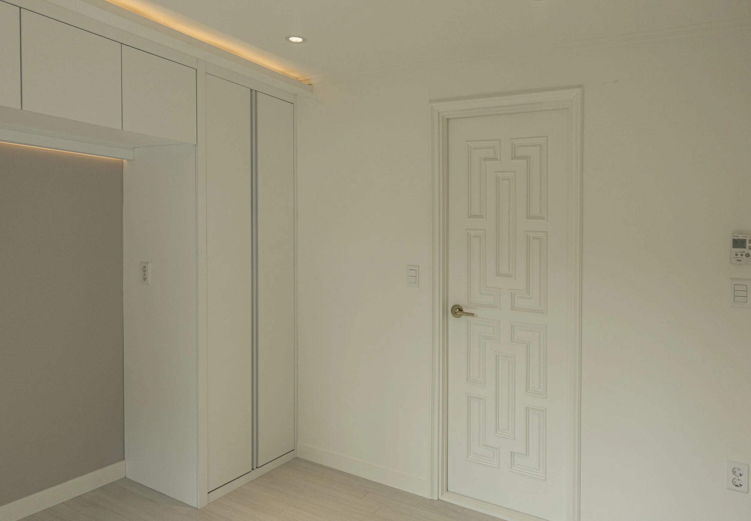 DSC08018-1_roombathdoor.jpg