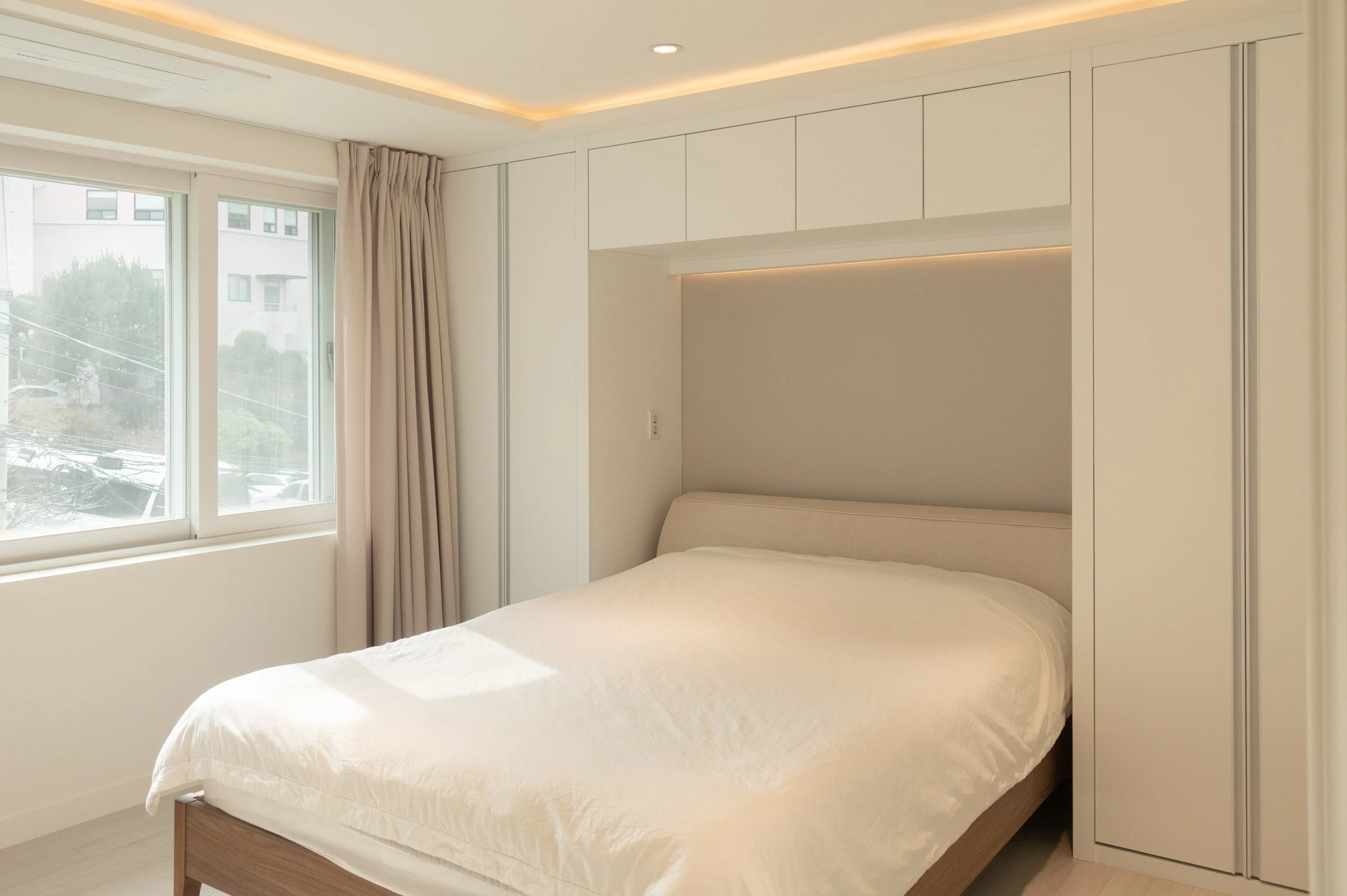 DSC08626-3_masterbedroomouter_web.jpg