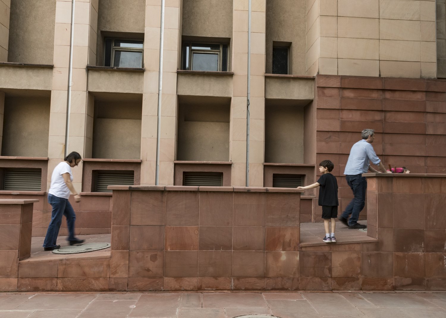 23. The family at the NGMA in Delhi | NIK_1029.jpg