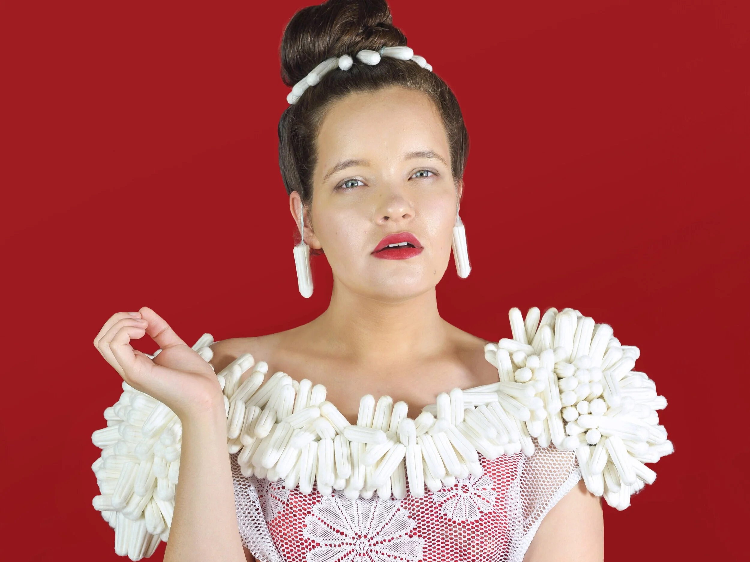 TAMPON+DRESS+-+Alice+Tovey+%28photography+by+Giulia+McGauran%29.jpg