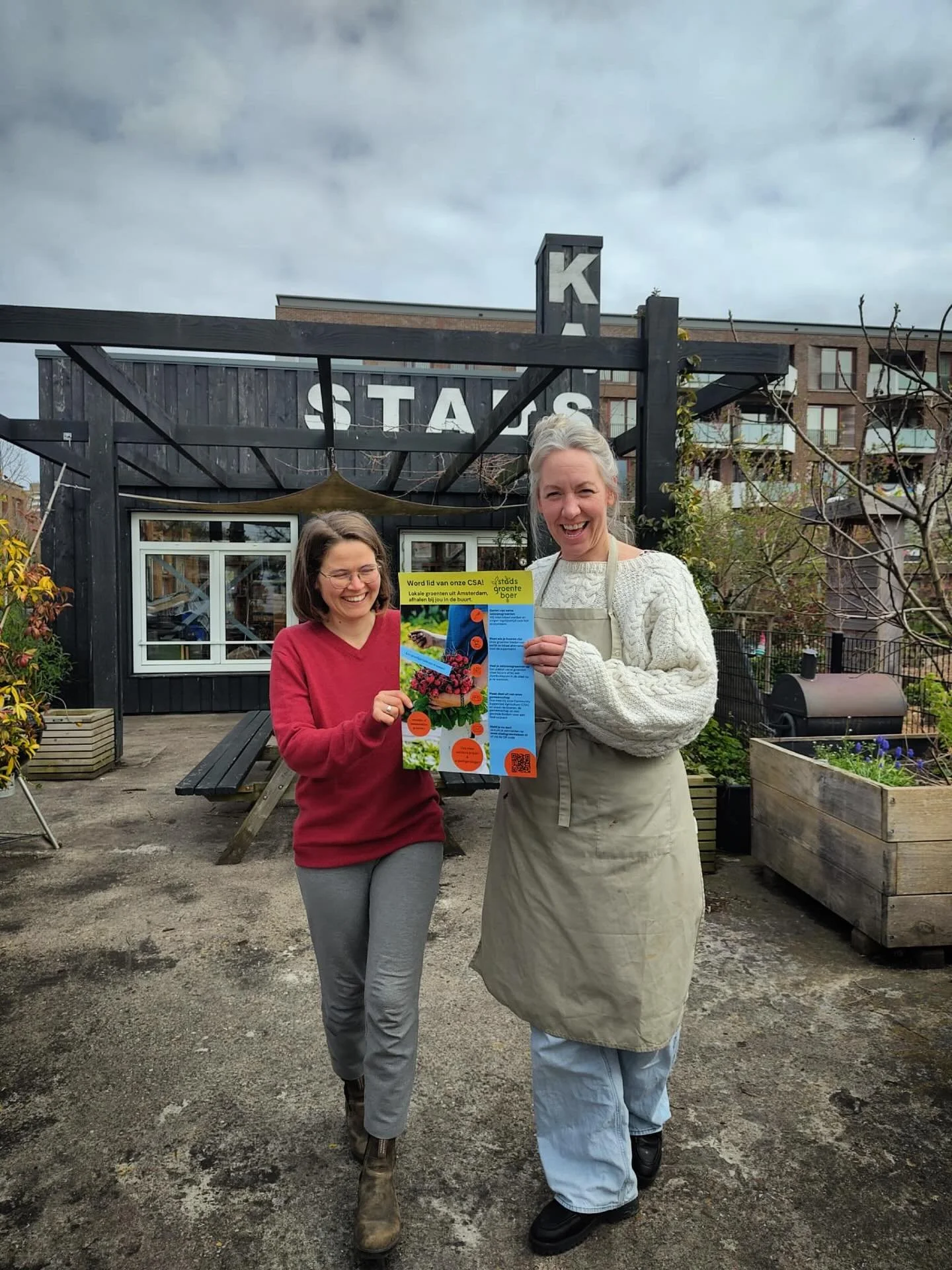 Inschrijvingen zijn open! 
Wij hebben nog plekken, bijvoorbeeld bij @stadskas.tuinvantoorop op woensdag. Zij zijn een distributiepunt voor onze pakketten en een geweldige plek voor de buurt. Je kun hier ook mensen uit de buurt ontmoeten tijdens het b