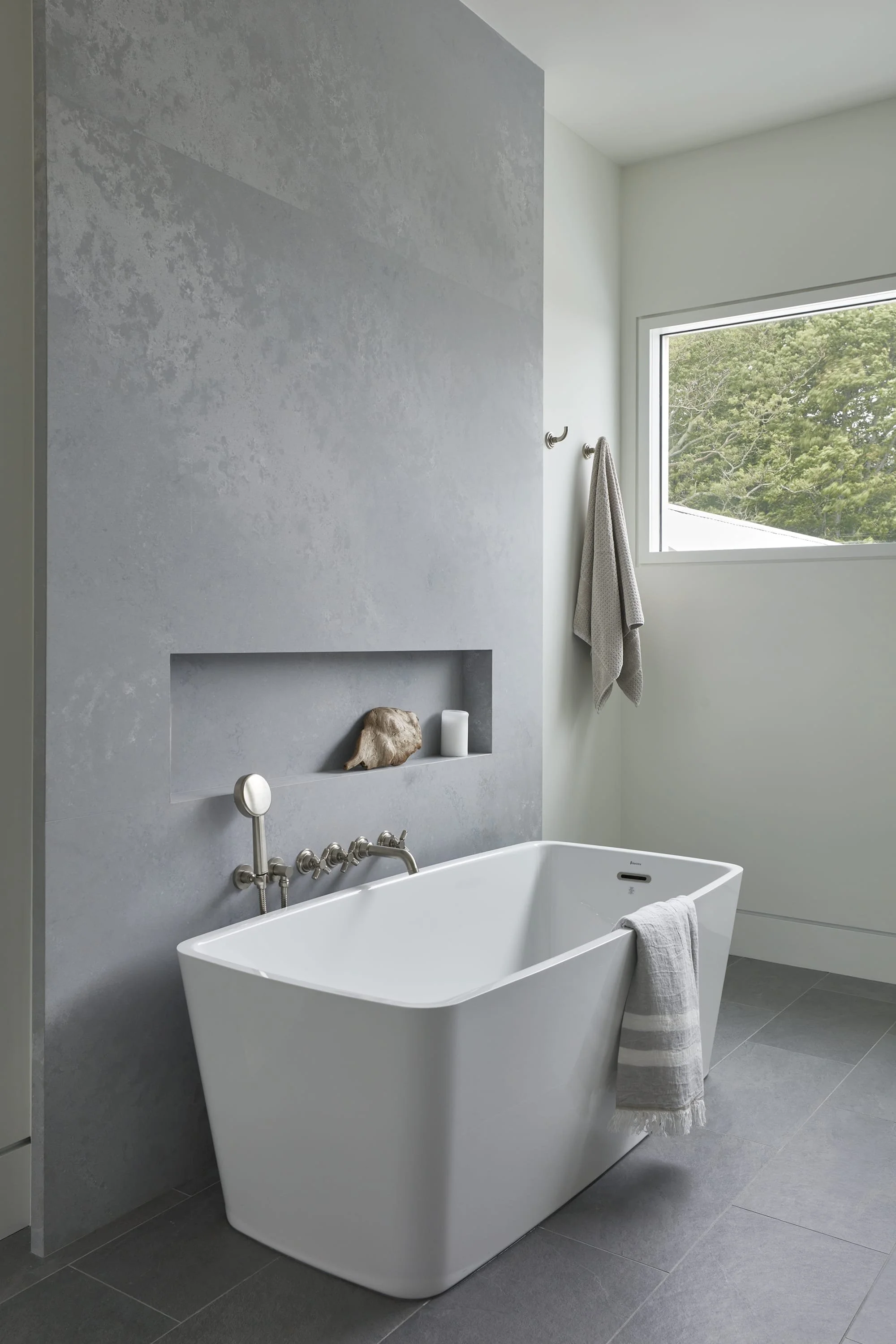 Farrin_Carry_Design_Ram_Island_Bluffs_Bath_02.jpg