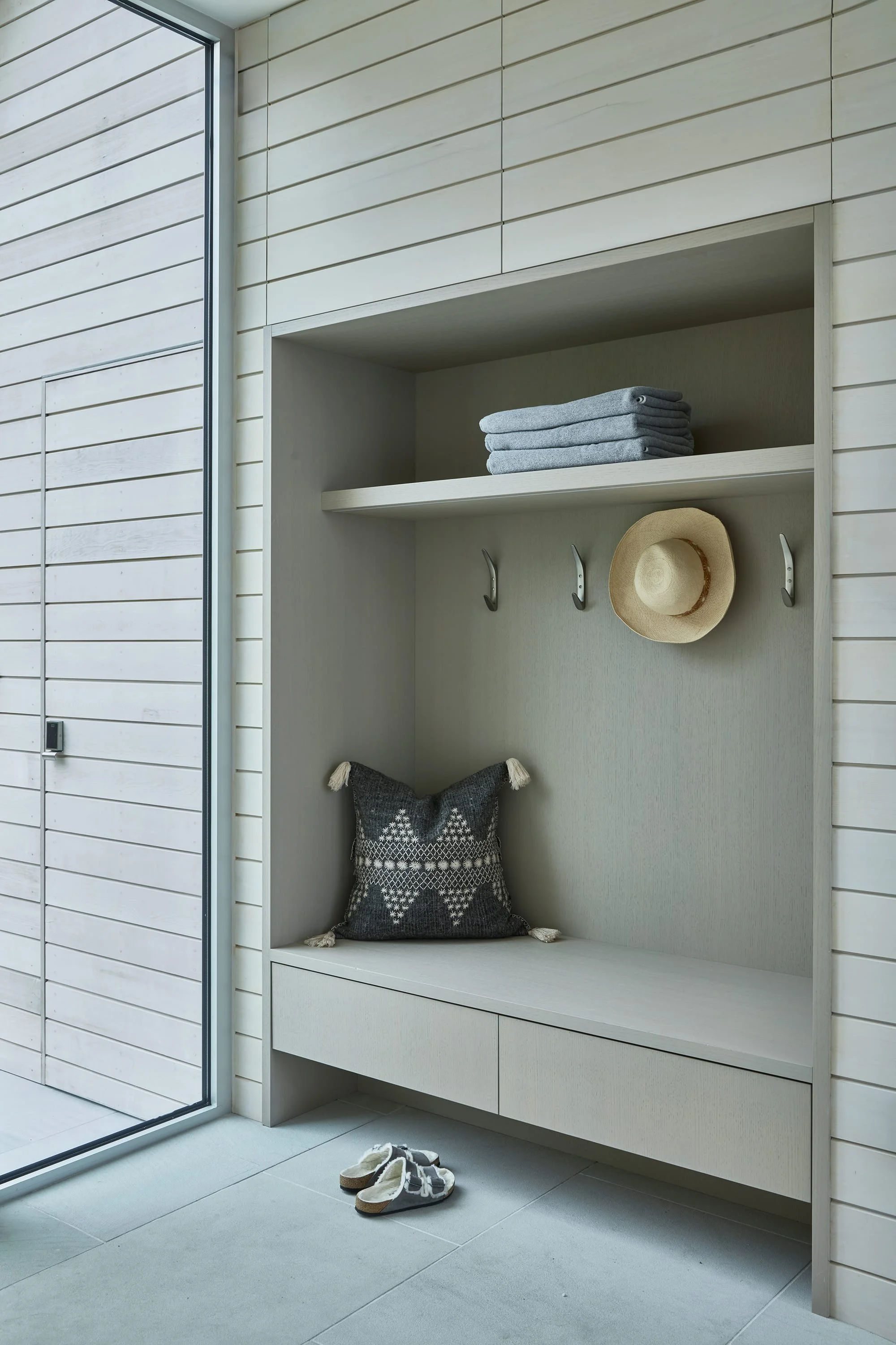 Farrin_Carry_Design_Ram_Island_Bluffs_Mudroom.jpg