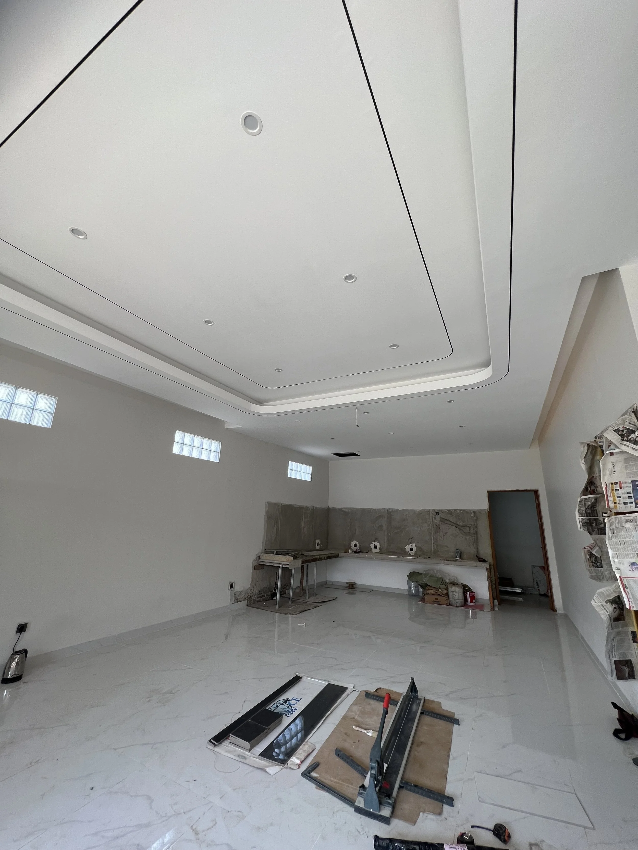 proyek-pembangunan-rumah-minimalist-interior-ceiling-lobby-view.jpg