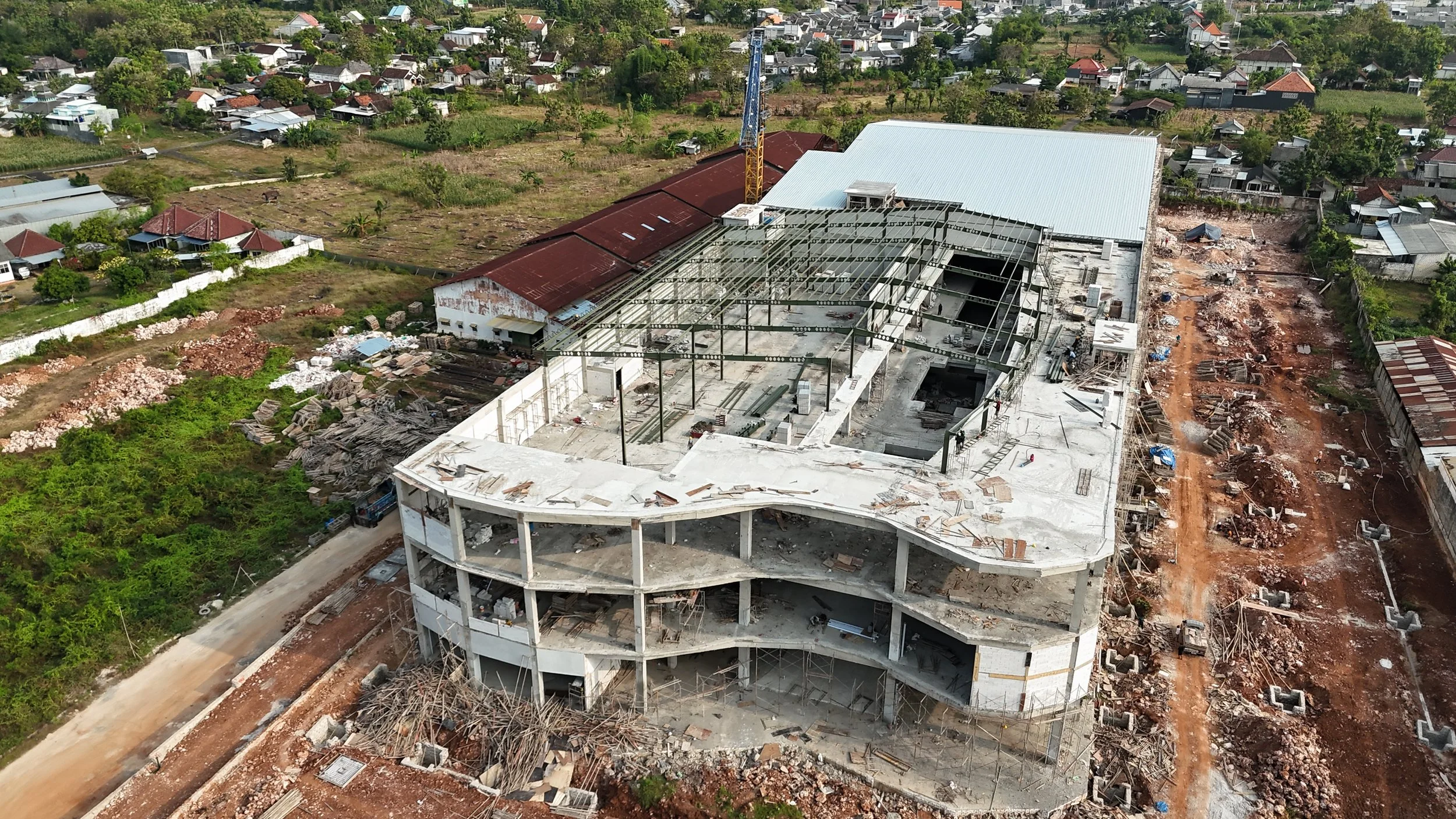 proyek-pembangunan-struktur-baja-atap-mall-citimall-tuban-jawa-timur-aerial-view.JPG
