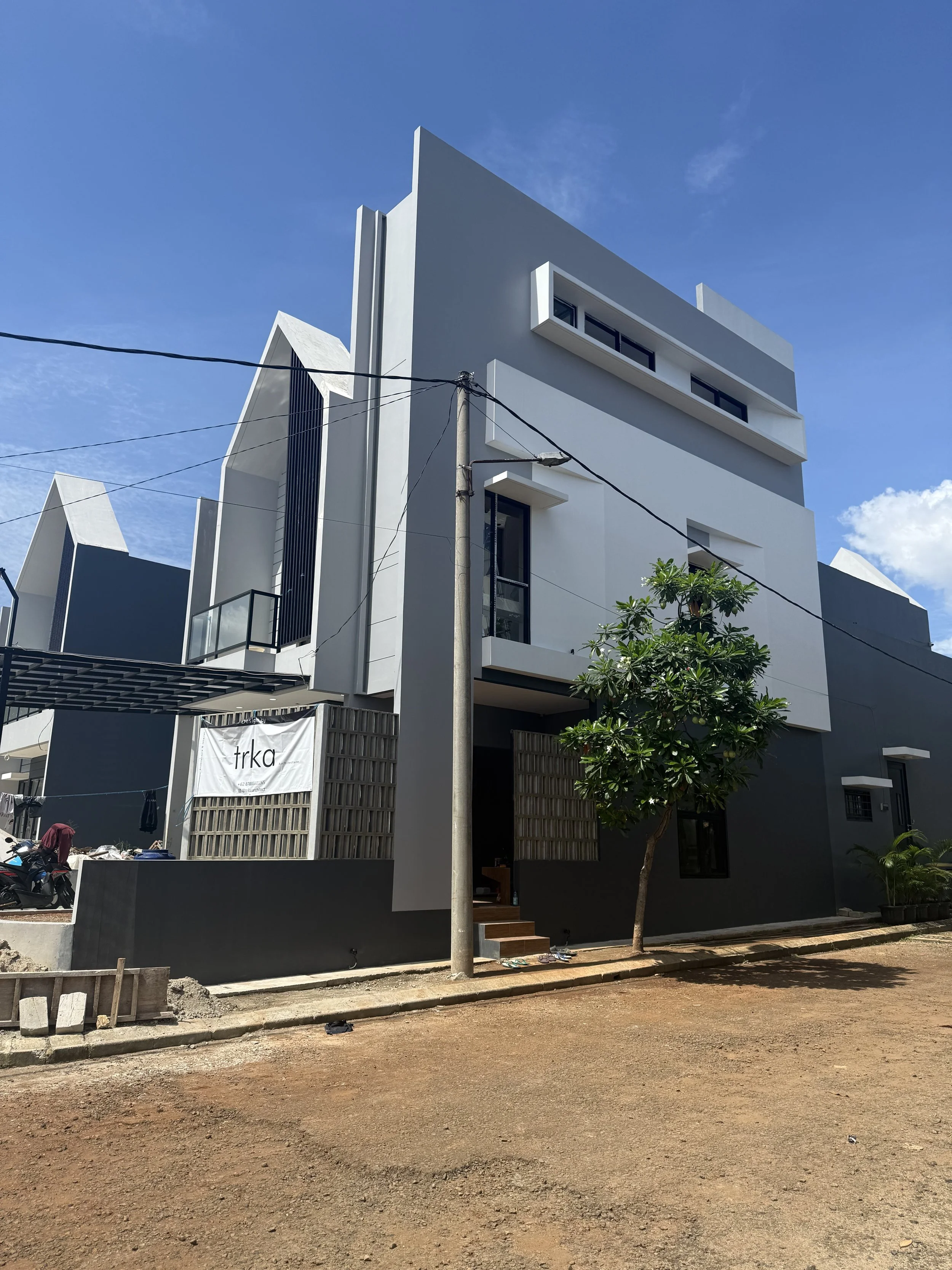 proyek-pembangunan-rumah-hunian-minimalist-cluster-depok-jawa-barat-side-view.JPG (COVER).jpg