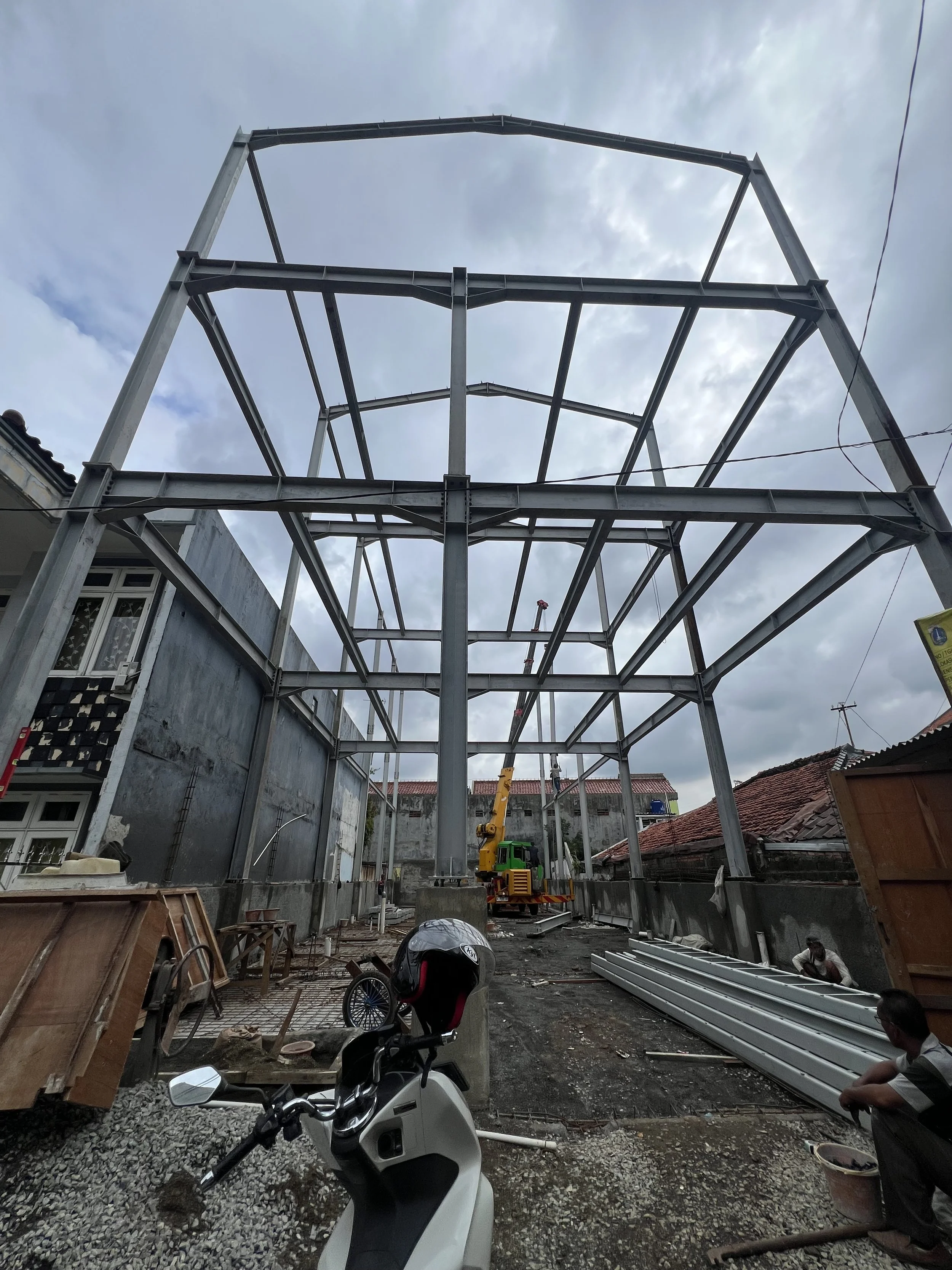 proyek-pembangunan-struktur-baja-gedung-kantor-office-outdoor-view-kampung-dukuh-jakarta-timur.JPEG (COVER).jpg