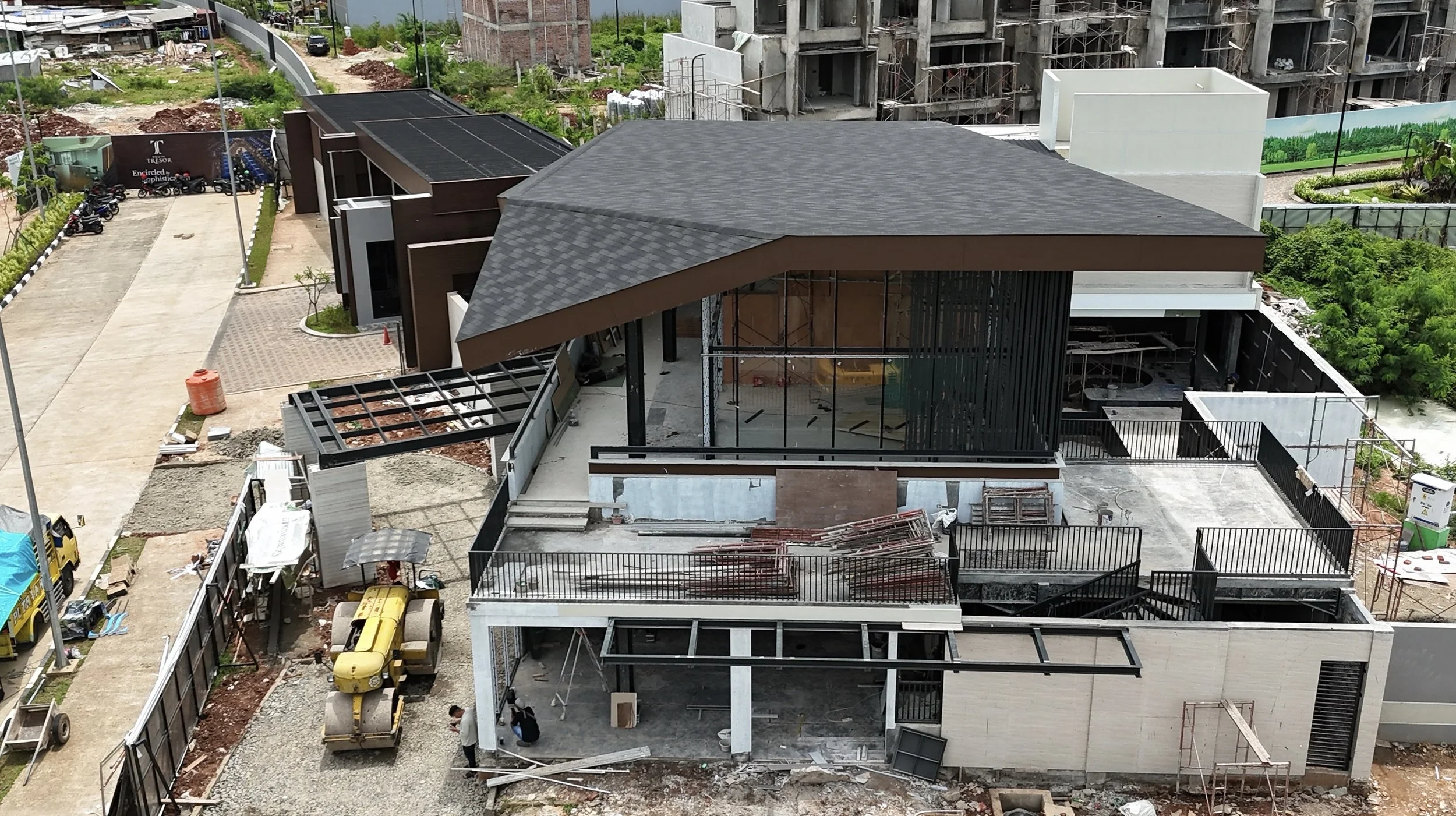 proyek-pembangunan-struktur-baja-beton-arsitektur-clubhouse-rumah-mewah-aerial-drone-view-cluster-south-trasor-metland-cyber-puri-jakarta-barat.JPEG