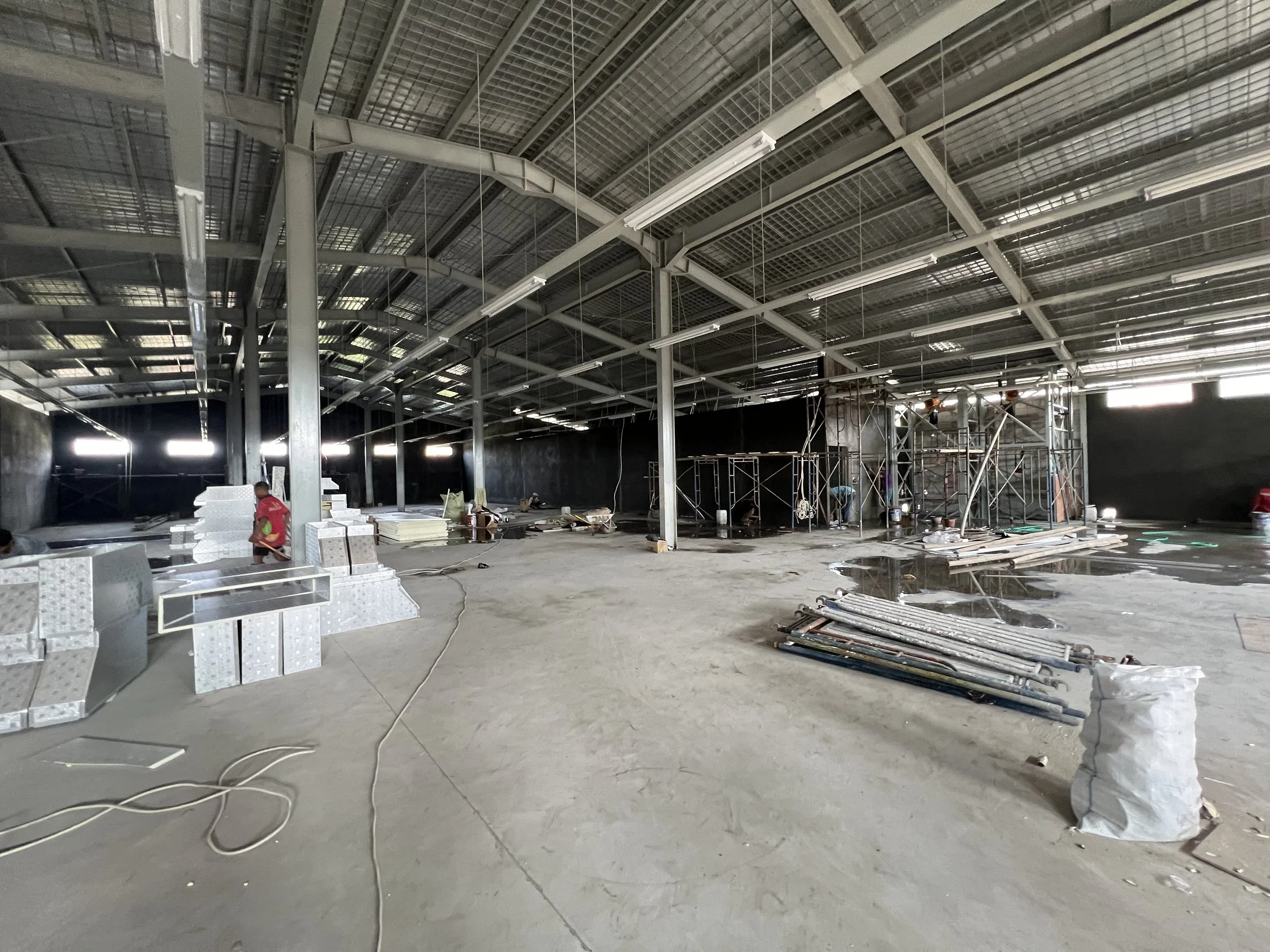 proyek-pembangunan-struktur-baja-beton-gudang-diskon-supermarket-store-front-view-ciwandan-serang-banten.jpg
