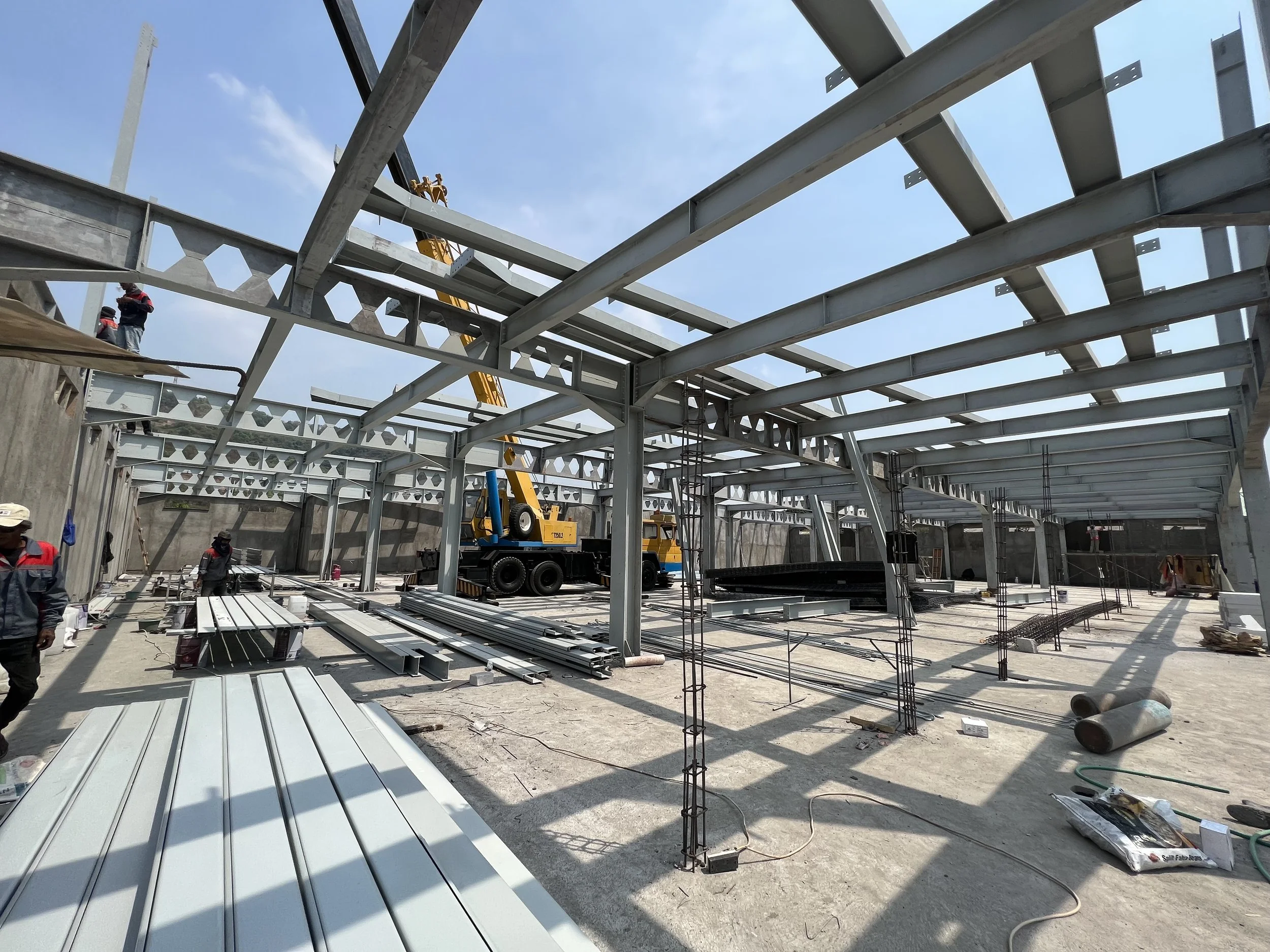 proyek-pembangunan-struktur-baja-beton-gudang-diskon-supermarket-store-front-view-ciwandan-serang-banten.jpeg