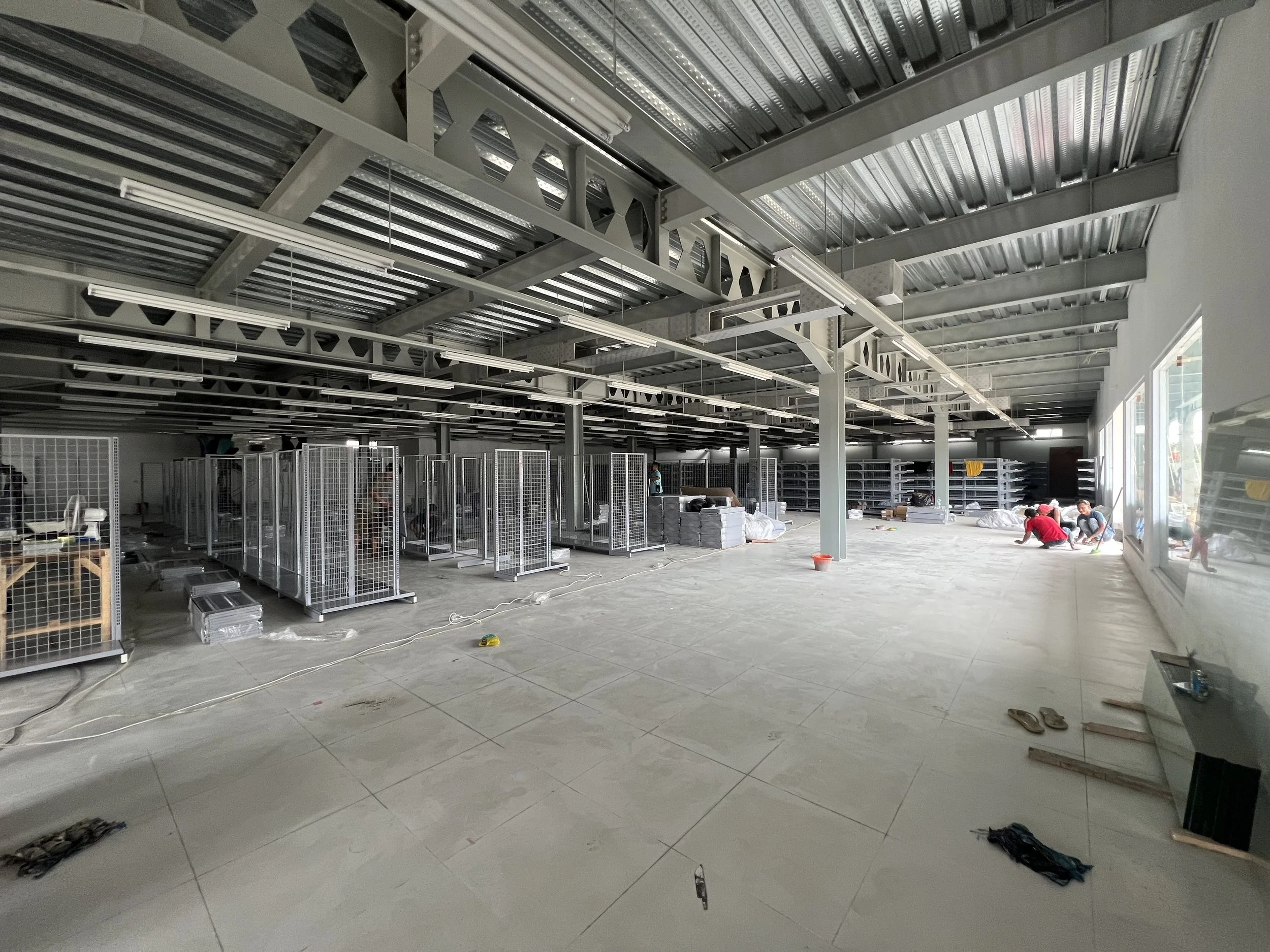 proyek-pembangunan-struktur-baja-beton-gudang-diskon-supermarket-store-front-view-ciwandan-serang-banten.jpg.jpeg