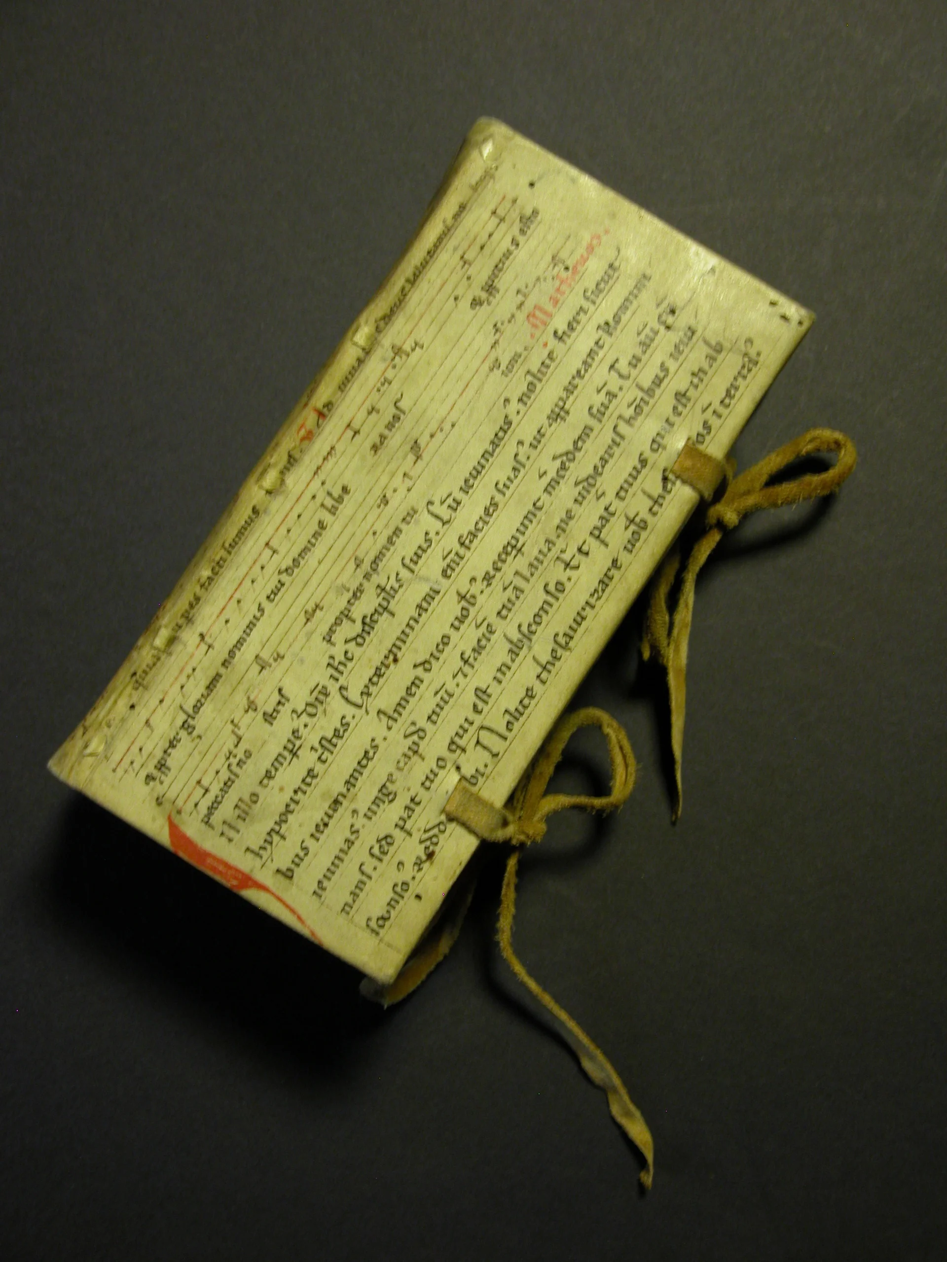  legatura con pergamena manoscritta 