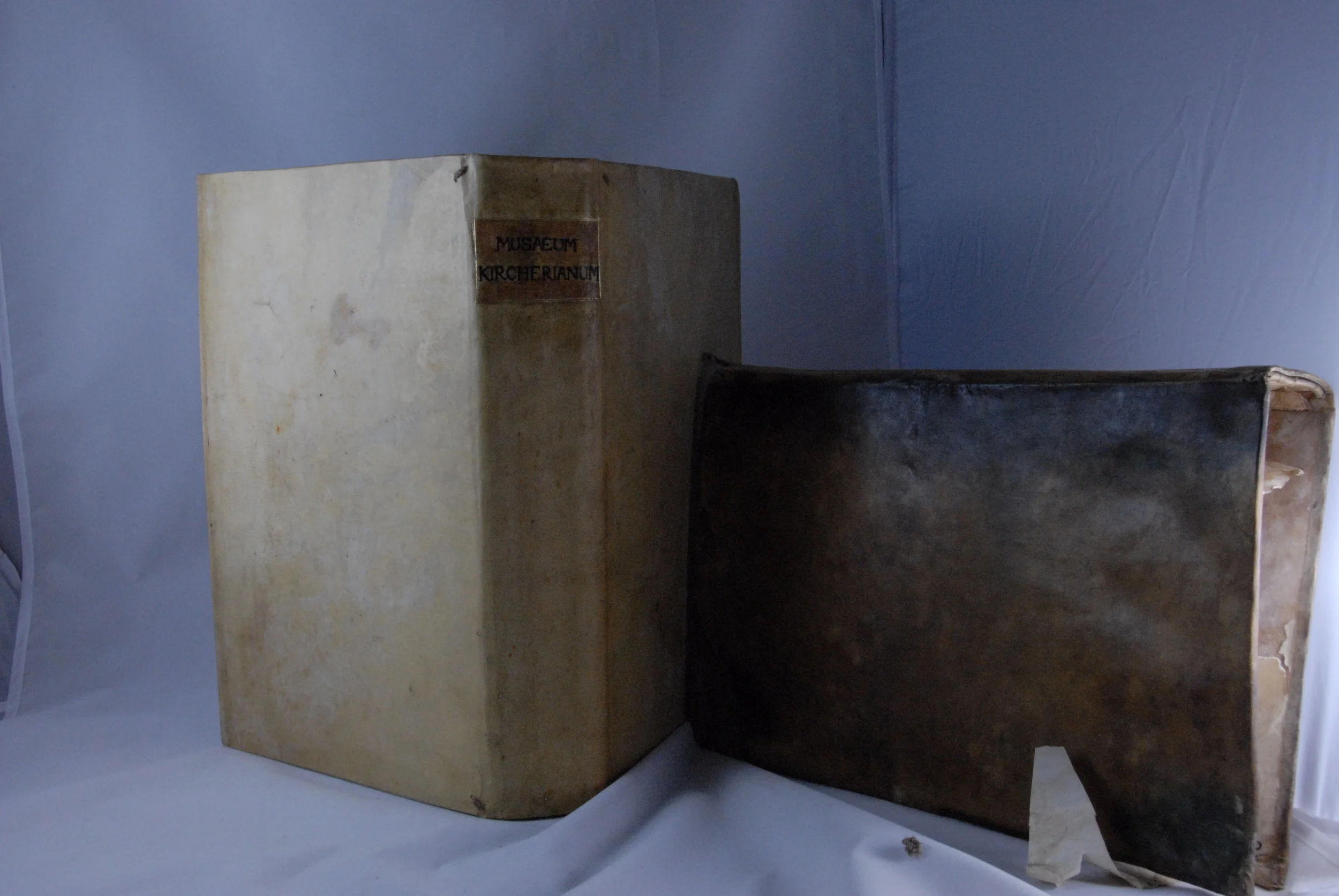 Nuova legatura in pergamena antica