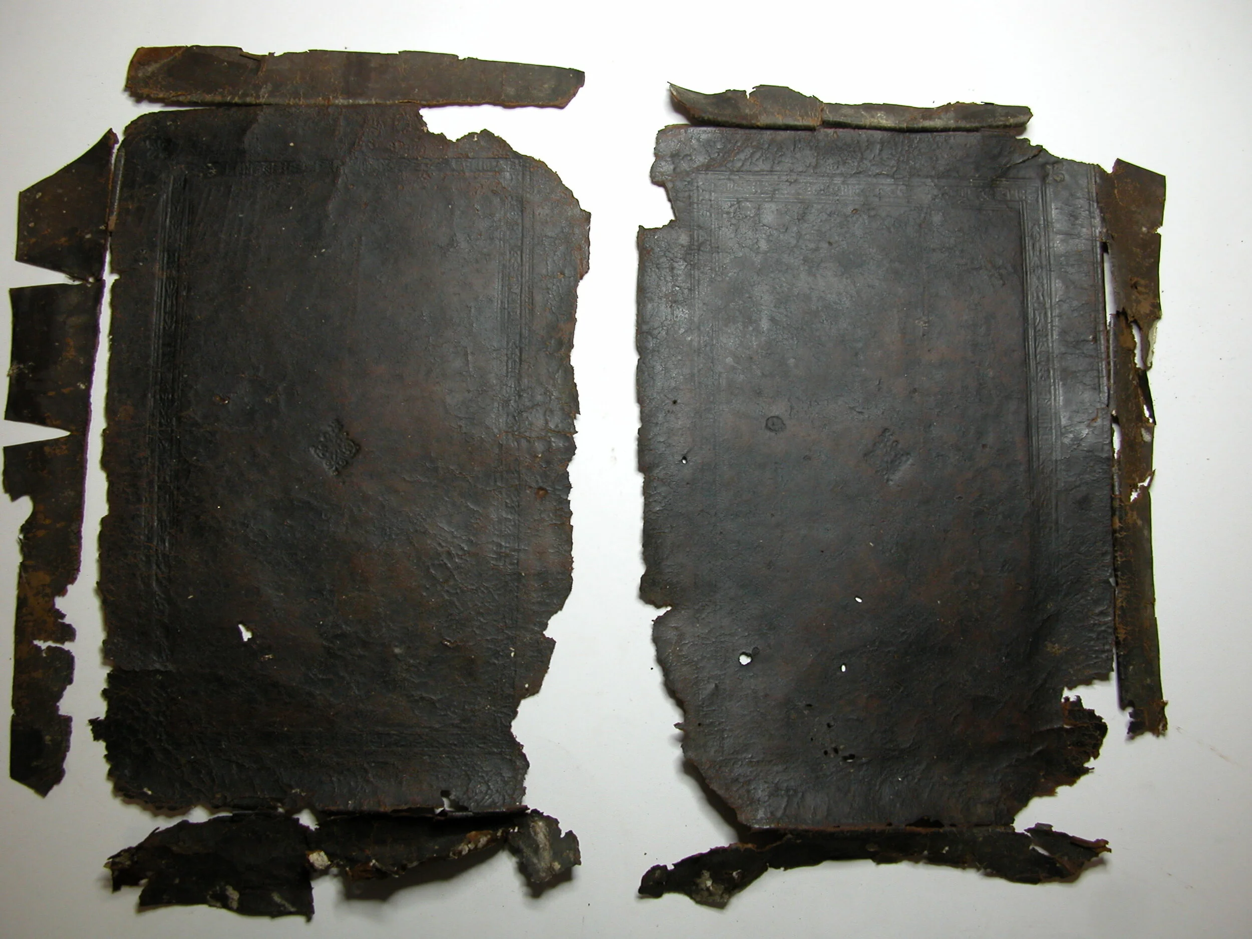 Legatura in pelle da ricomporre 