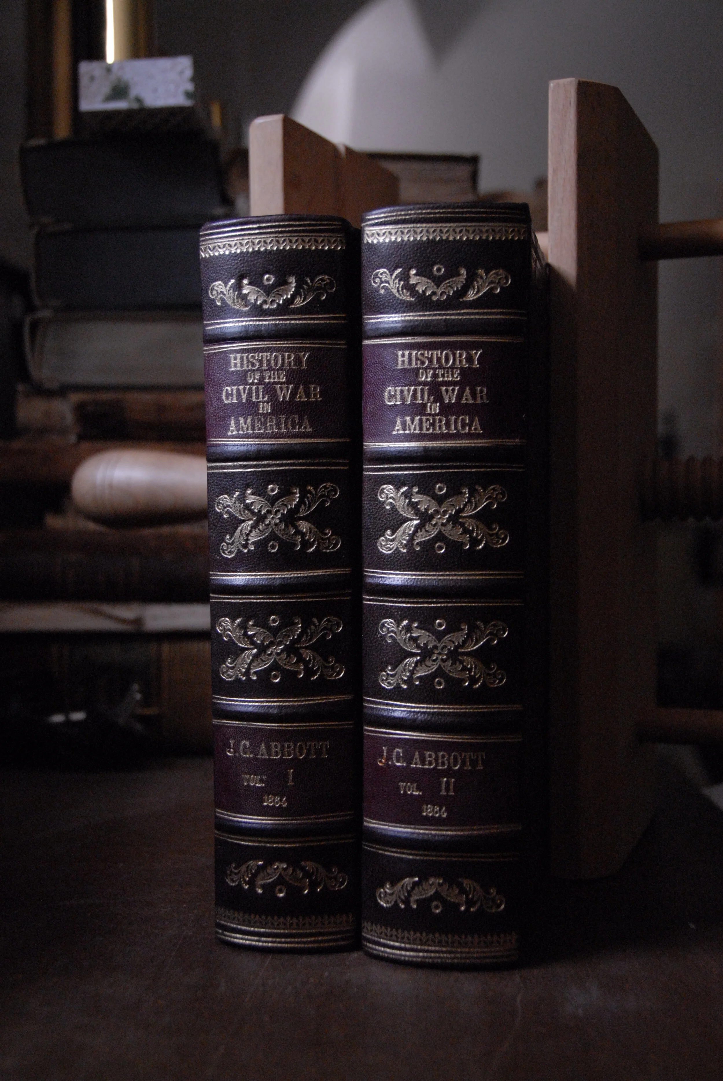 Legatura in pelle con piatti in carta a mano