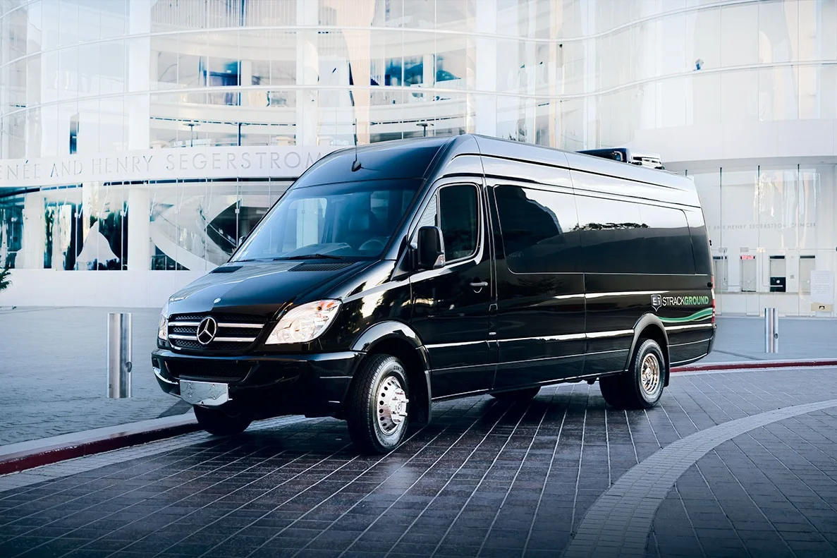 Strack-Bus-cropped-%2855-of-65%29.jpg