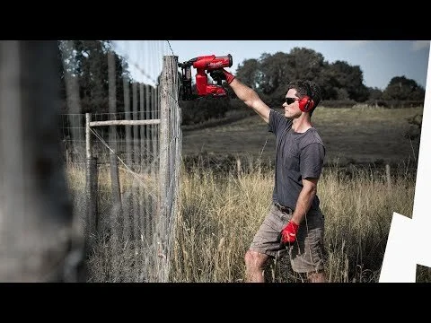 MILWAUKEE® M18 FUEL™ FENCING UTILITY STAPLER