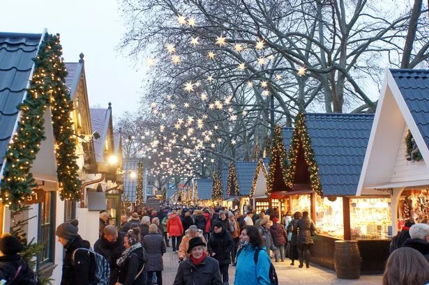 christmas-market-1060516.jpg