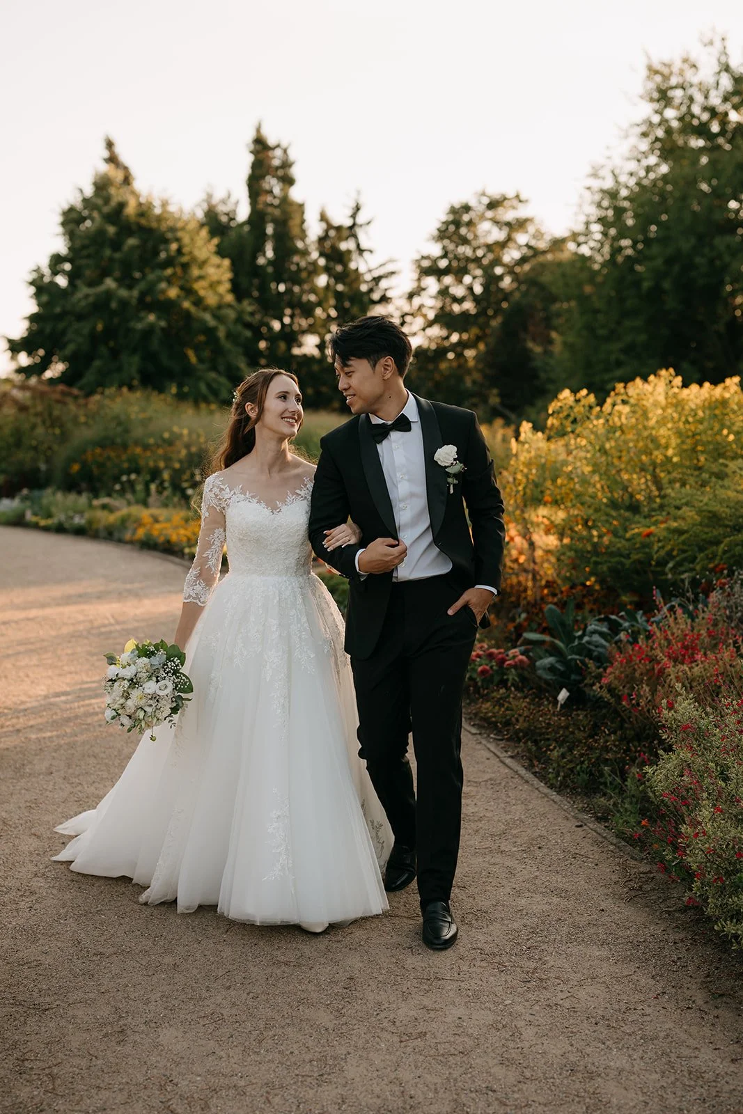 Česko-malajská svatba v Botanické zahradě | Yong