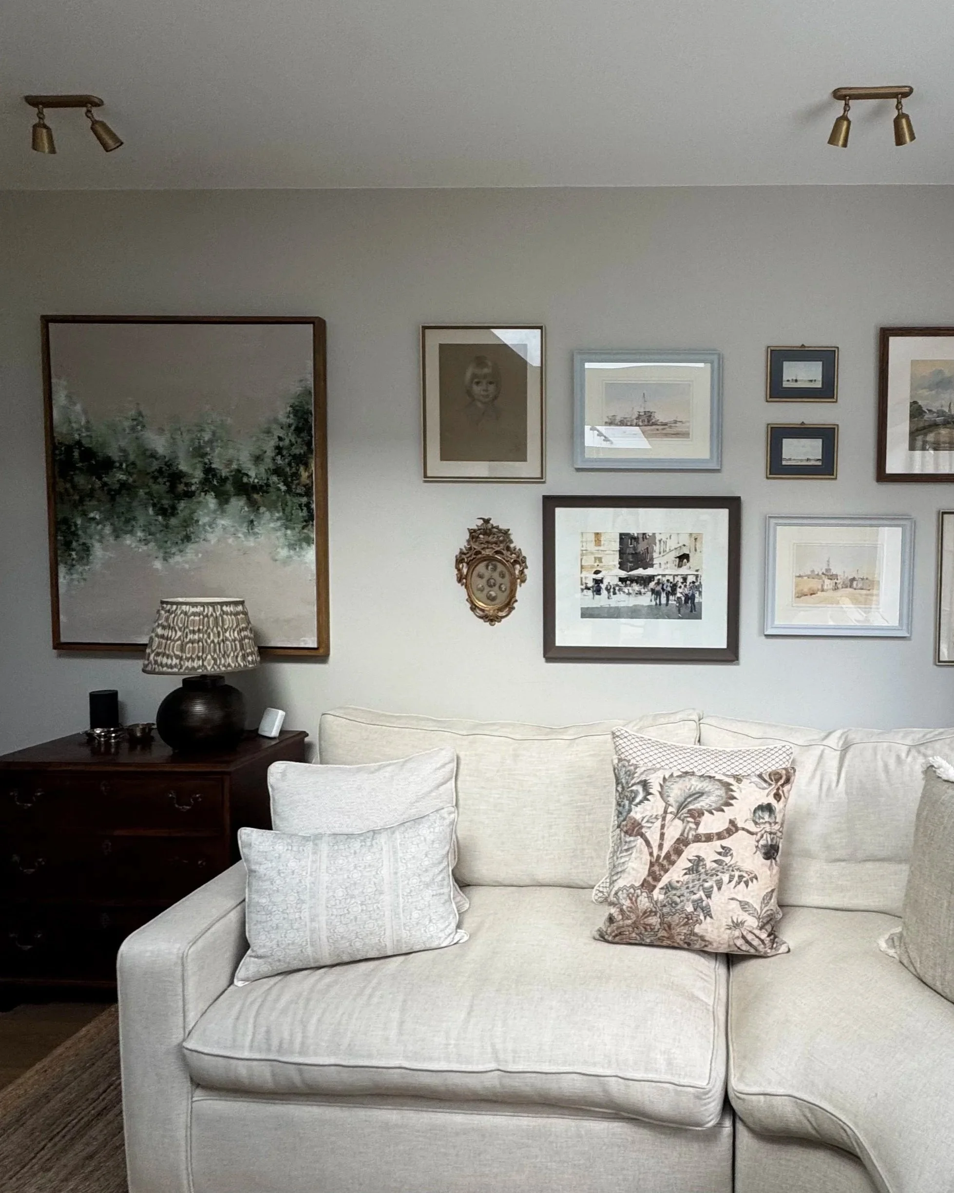 Living+room+art_gallery+wall_Megan+Hatton+painting_living+room+in+London_art+consultancy+Artfully+Sorted.jpg