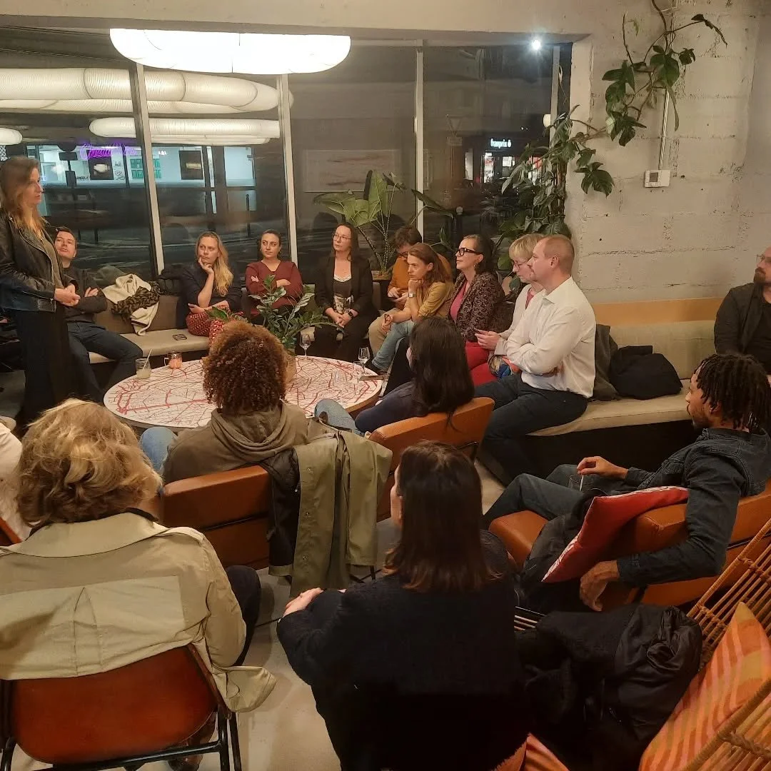 Dernier afterwork. 

On a parl&eacute; IA avant d'avoir r&eacute;seaut&eacute; 👍🏾. 

Merci &agrave; nos intervenants Benjamin Maurice, CEO de la soci&eacute;t&eacute; en consulting et de formation sur l'IA Asph&egrave;re, Lenny Daho, d&eacute;velop