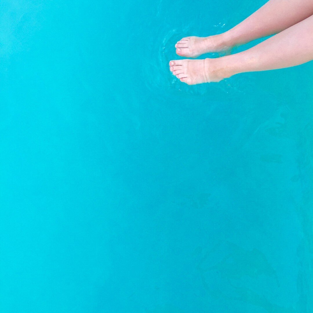 Are you pregnant? Are your feet achy and swollen? Have you ever tried soaking your feet in some warm water, perhaps even popping in some Epsom salts?

Here are some reasons why you should!

Soaking your feet can:

.... reduce swelling.
.... help you 