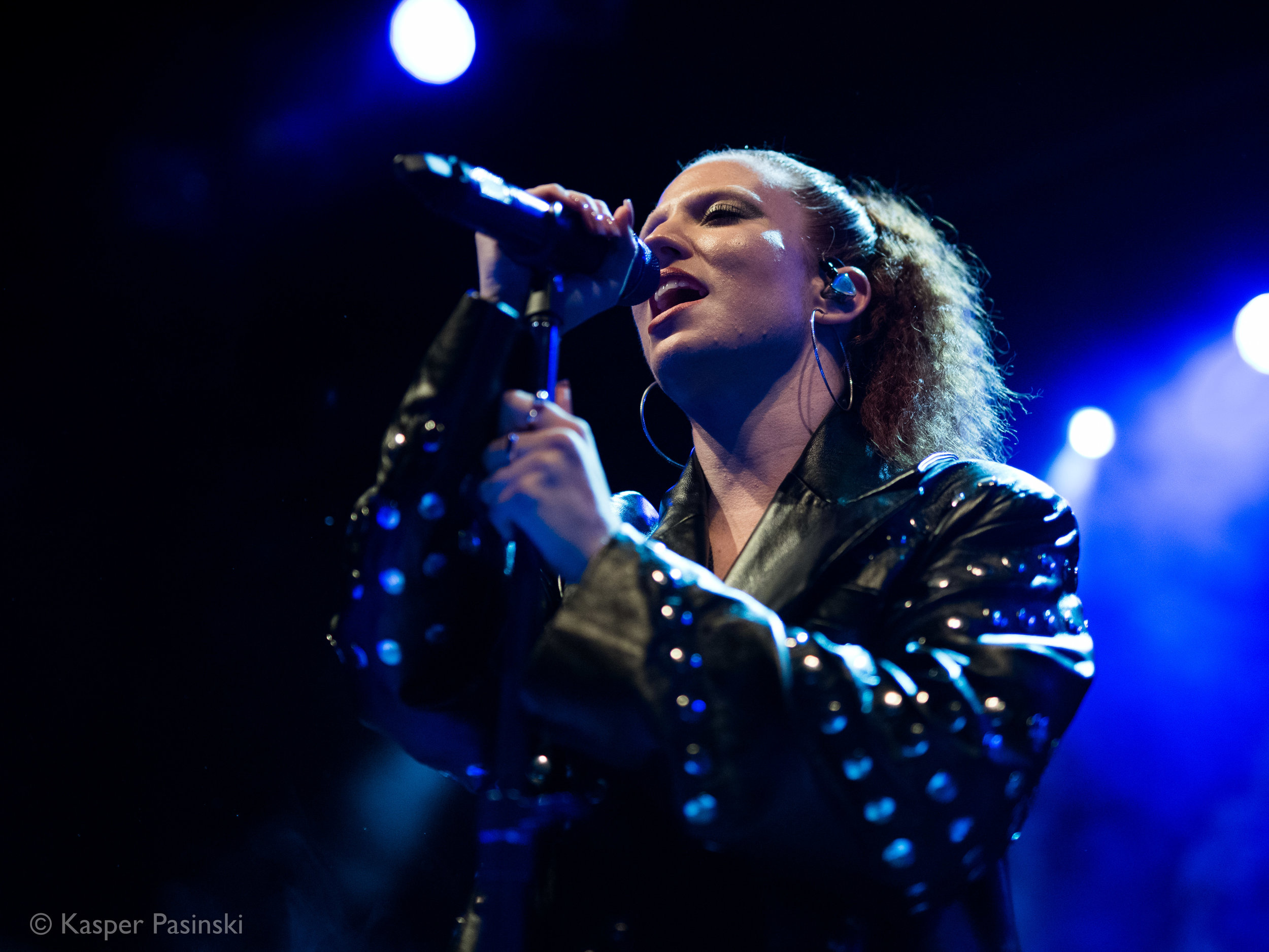 Jess Glynne by Kasper Pasinski