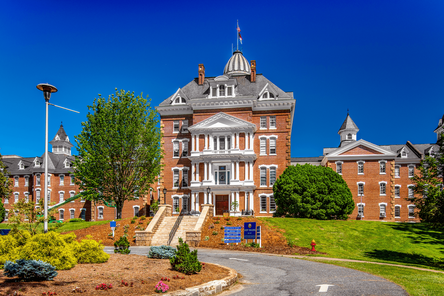 Historic Broughton Hospital Travel Book Lavilo