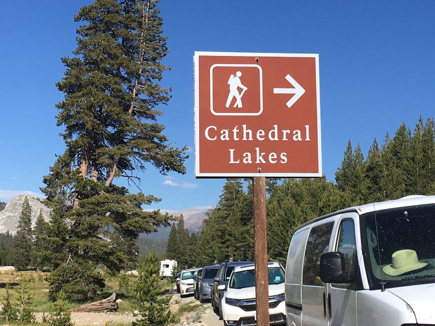 Cathedral-Lakes-Sign1.jpg