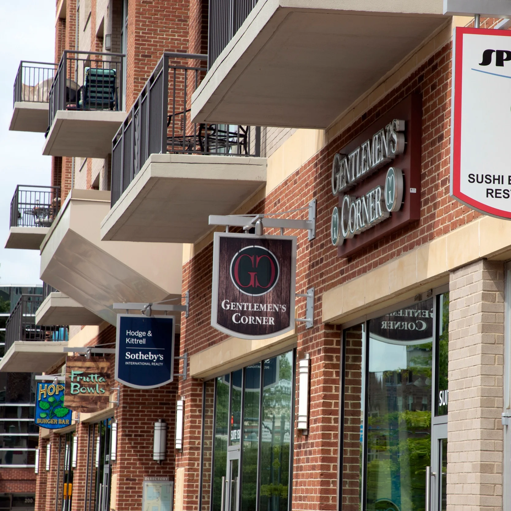 180820_signs_at_140_West_02.jpg