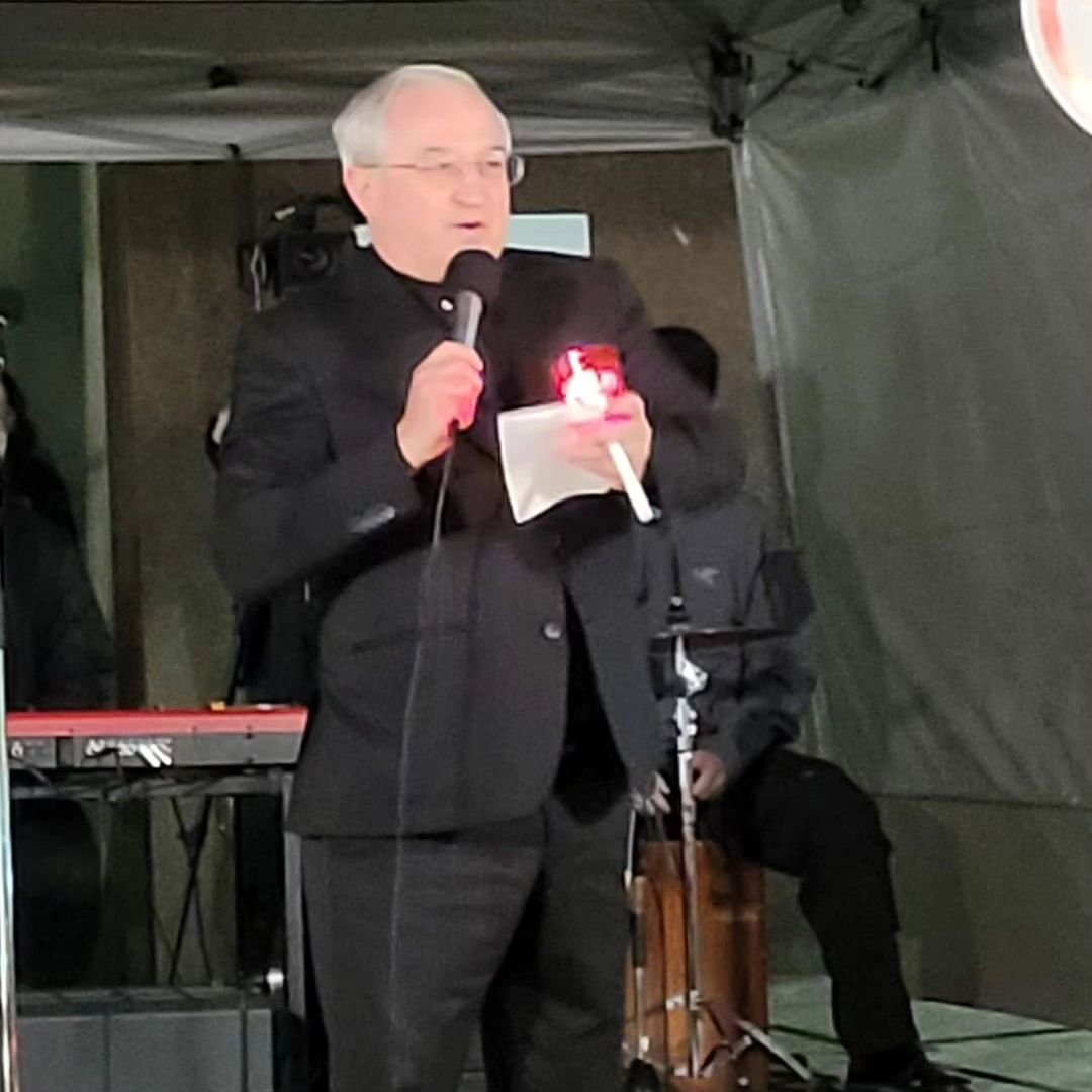 On Wednesday evening, May 8, 2024, Father Tom Lynch, President of Priests For Life Canada, offered the opening prayer for those gathered at the Candlelight Vigil for the Victims of Abortion, at the Human Rights Monument in Ottawa.