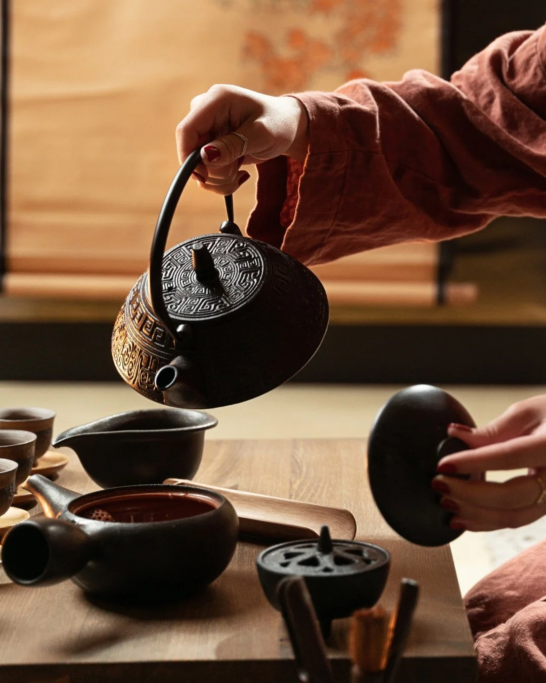 Luxury travelers don&rsquo;t bring back keychains&hellip; they bring back stories (and impeccable taste). ✨

My favorite souvenirs are the kinds you can&rsquo;t pick up at the airport: silky olive oil from a family-run estate in Tuscany, hand-cut soa