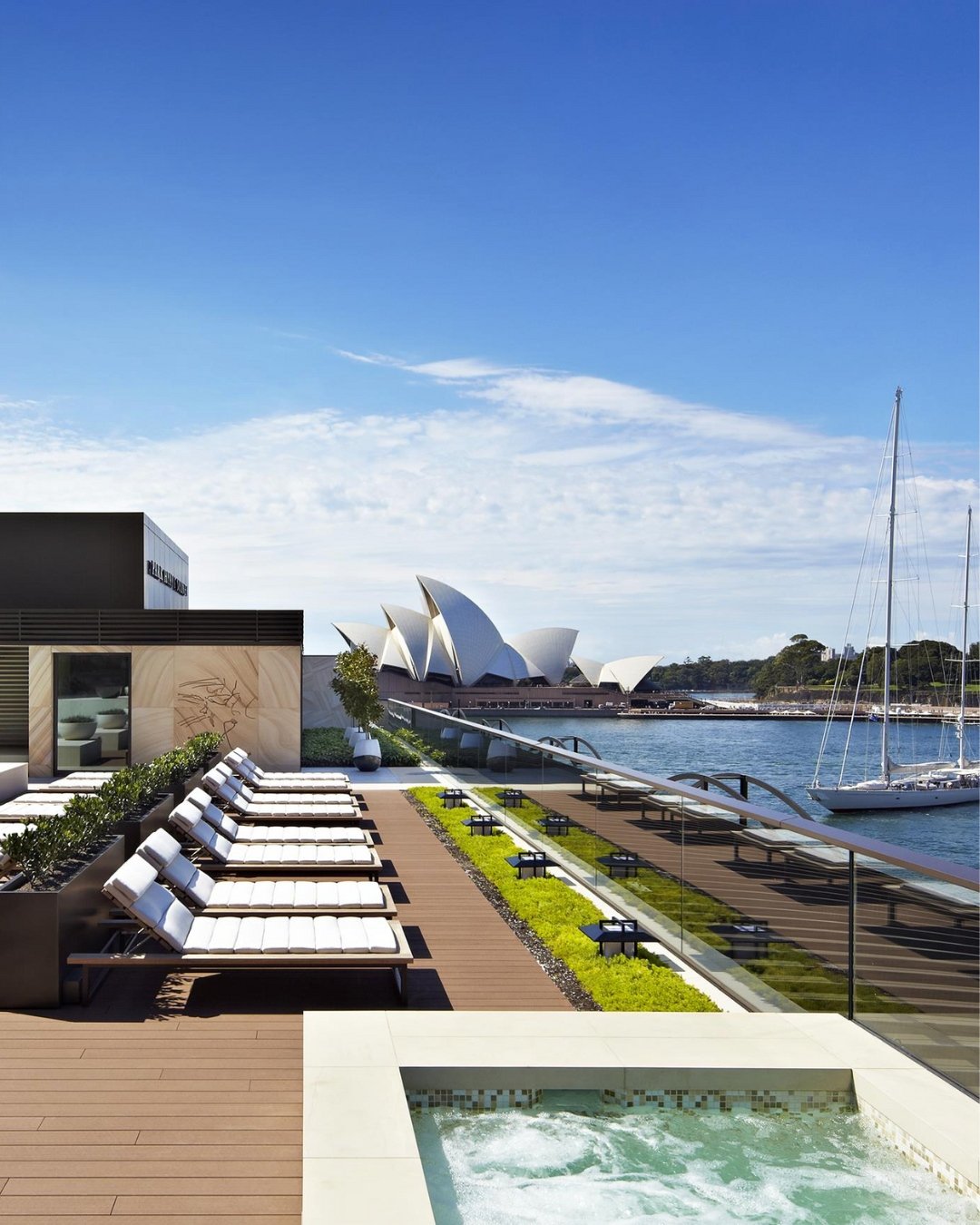 It's summer down under! If you're looking to chase the sun, check out some of my favorite hotels in Australia and New Zealand:

Park Hyatt Sydney, Australia 🥂 - A great option to start or end your journey. Wake to sweeping Opera House views and unwi