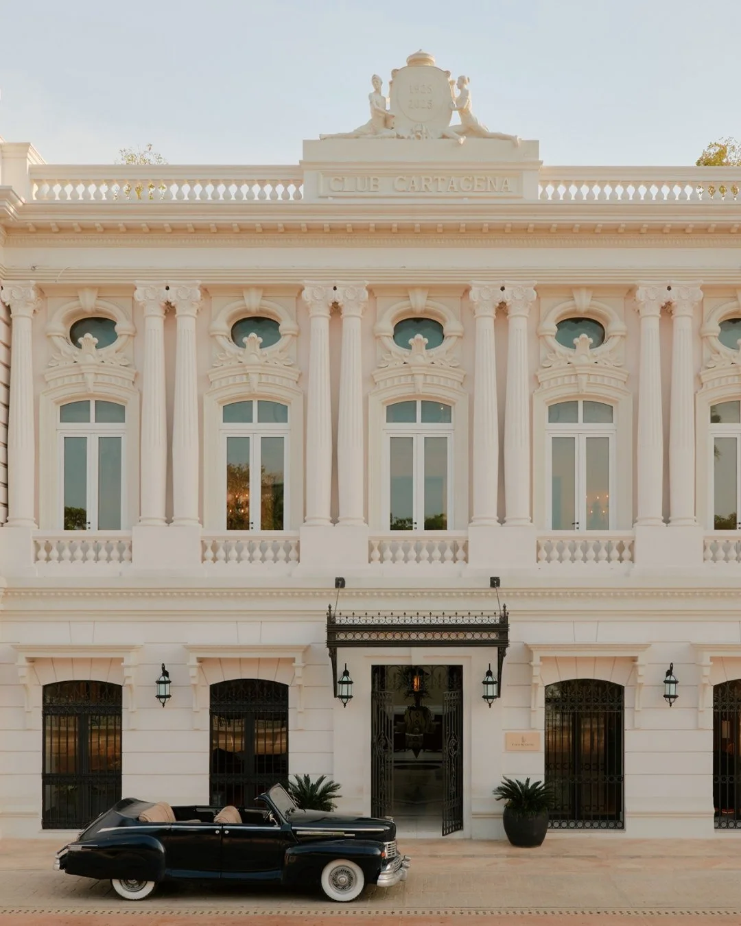 @fscartagena is officially open, 🌺  and everything about it lives up to the anticipation. Nestled in one of the most enchanting cities in the world, this property brings the brand's signature luxury to Colombia's crown jewel.

Cartagena has long bee
