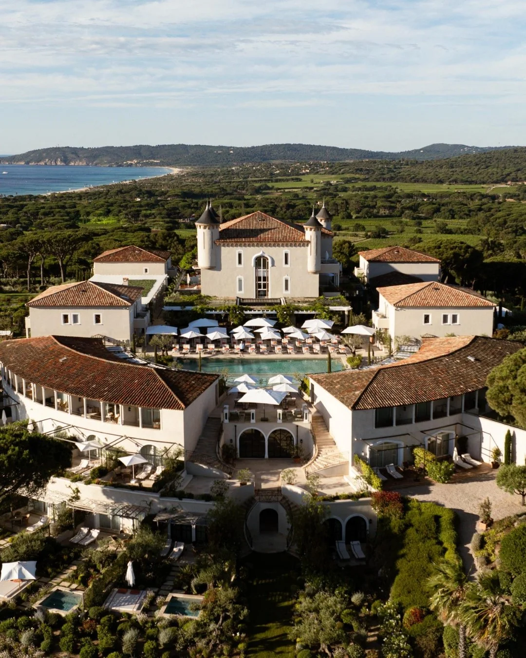Some properties are iconic for a reason &mdash; and Airelles Ch&acirc;teau de la Messardi&egrave;re (airellessainttropez) is one of them. 🌹

This has long been a favorite among my clients, and honestly, it's easy to see why. Perched above the bay wi