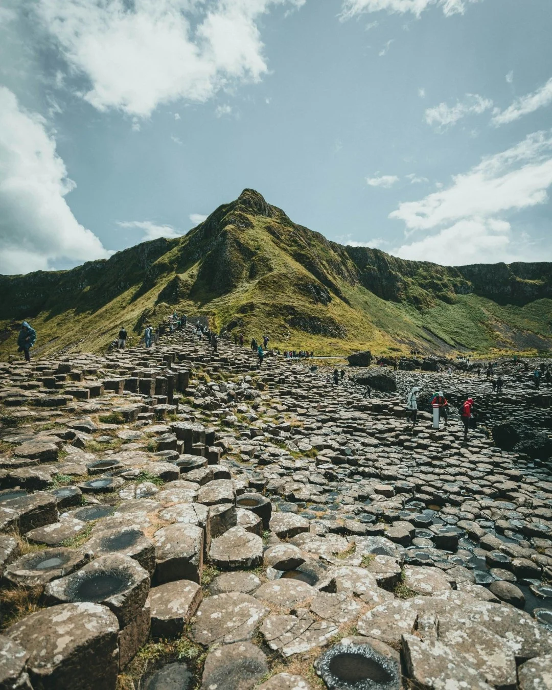 Ever wondered what it would feel like to step into your favorite TV show or film? On-screen locations are becoming the next must-visit destinations. Here are a few to add to your list: 🎬

A Knight of the Seven Kingdoms ⛰️ - Explore the cinematic lan
