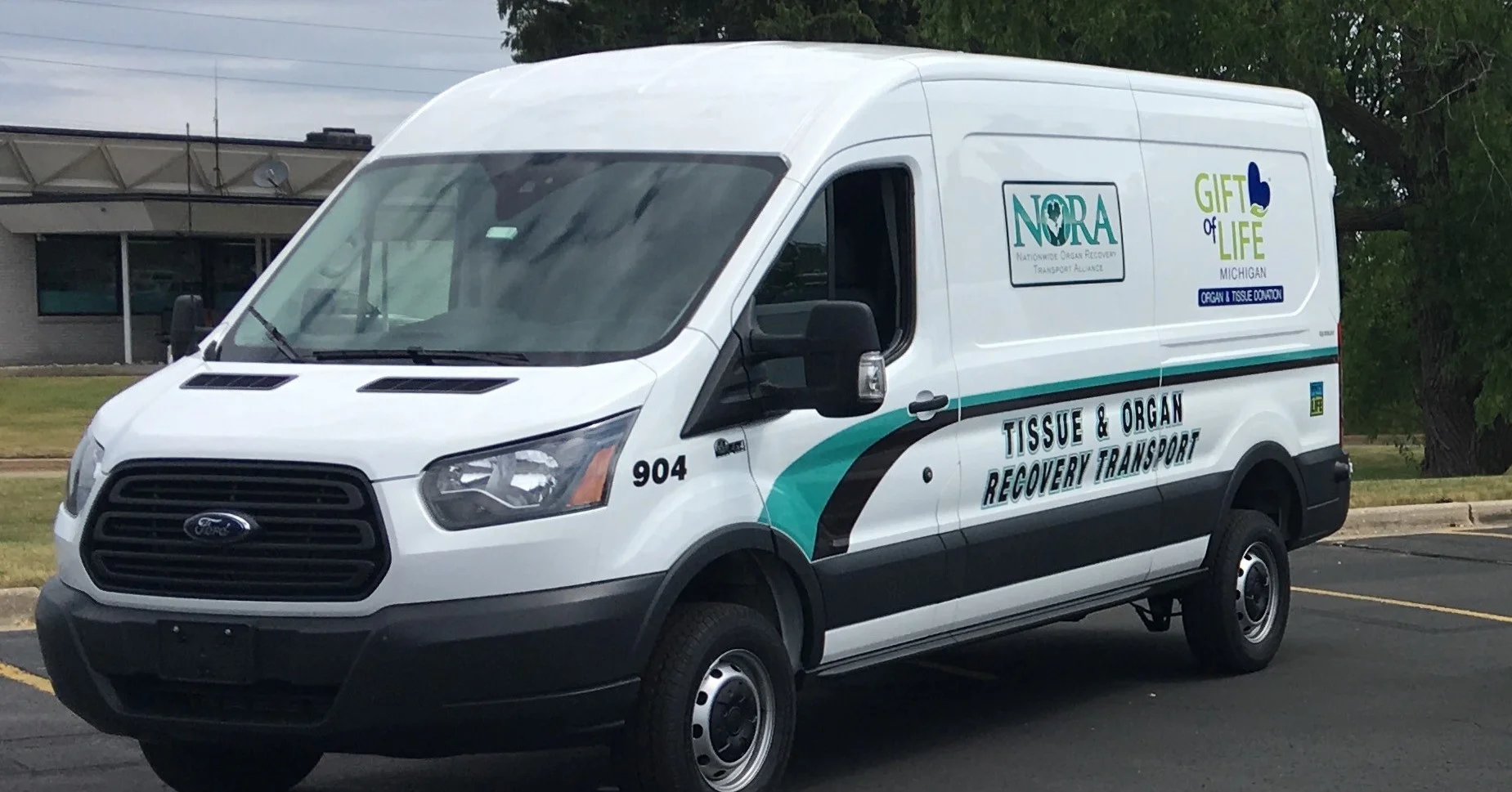 Van Suburban (2).jpg