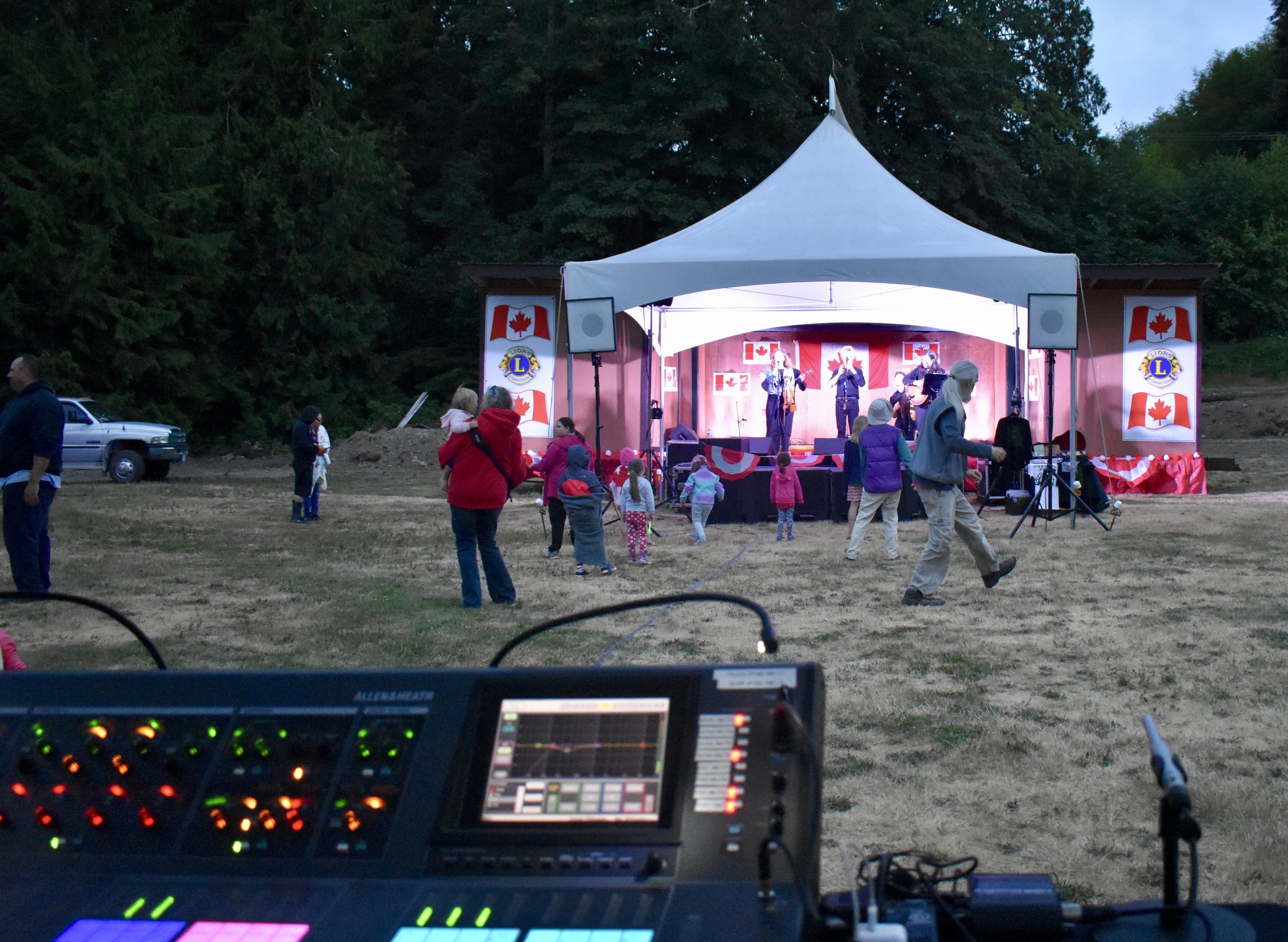 Knacker's Yard performing at Sooke Lions Club Canada Day 2019