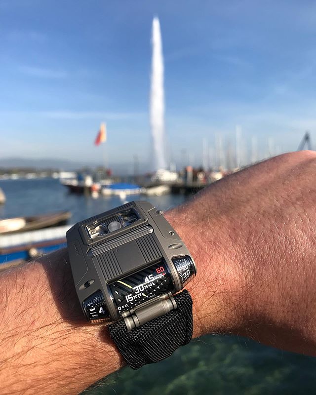 I guess Geneva got a little over excited about the UR-111C by @urwerkgeneve 😬🤭💦
⠀⠀⠀⠀⠀⠀⠀⠀⠀
#urwerk #ur111c #cobra #lineartime #horologynut_urwerk