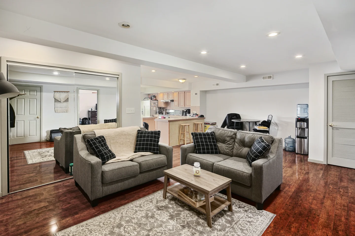 910 Emily St-MLS-7.jpg
