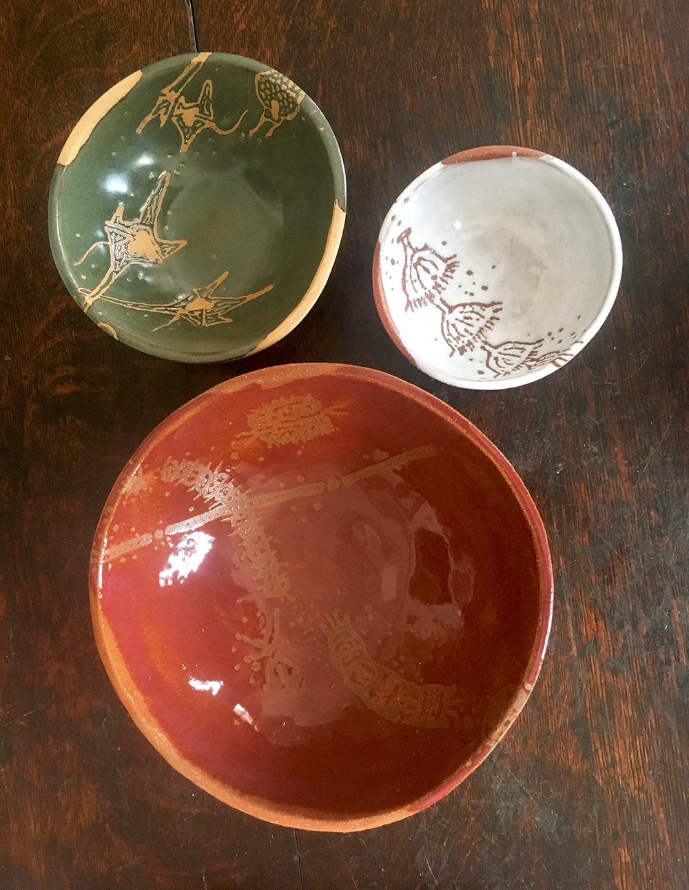  Medium bowl in plum on red clay, small bowl in moss on blush clay and petit bowl in white on red clay 