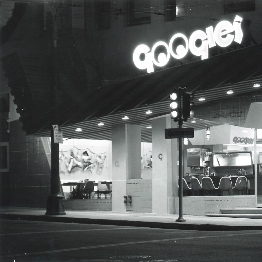 Googies! 5th and Olive. DTLA! Original drawing study in the book, GOOGIE MODERN! LINK IN BIO. Jack Laxer photo.
#googiearchitecture #armetdavis #armetanddavis #midcenturymodernarchitecture #mcm #googiemodern 
#midcenturymodern #midcenturymoderndesign
