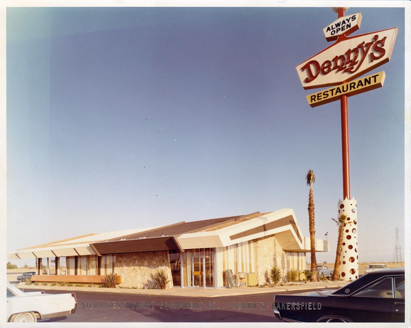 Bakersfield! GOOGIE MODERN! LINK IN BIO! Original architectural drawing in the book. Denny's Coffee Shop (prototype) 1957 #dennys @dennysdiner 
#googiearchitecture #armetanddavis #midcenturymodernarchitecture #mcm #googiemodern 
#midcenturymodern #mi