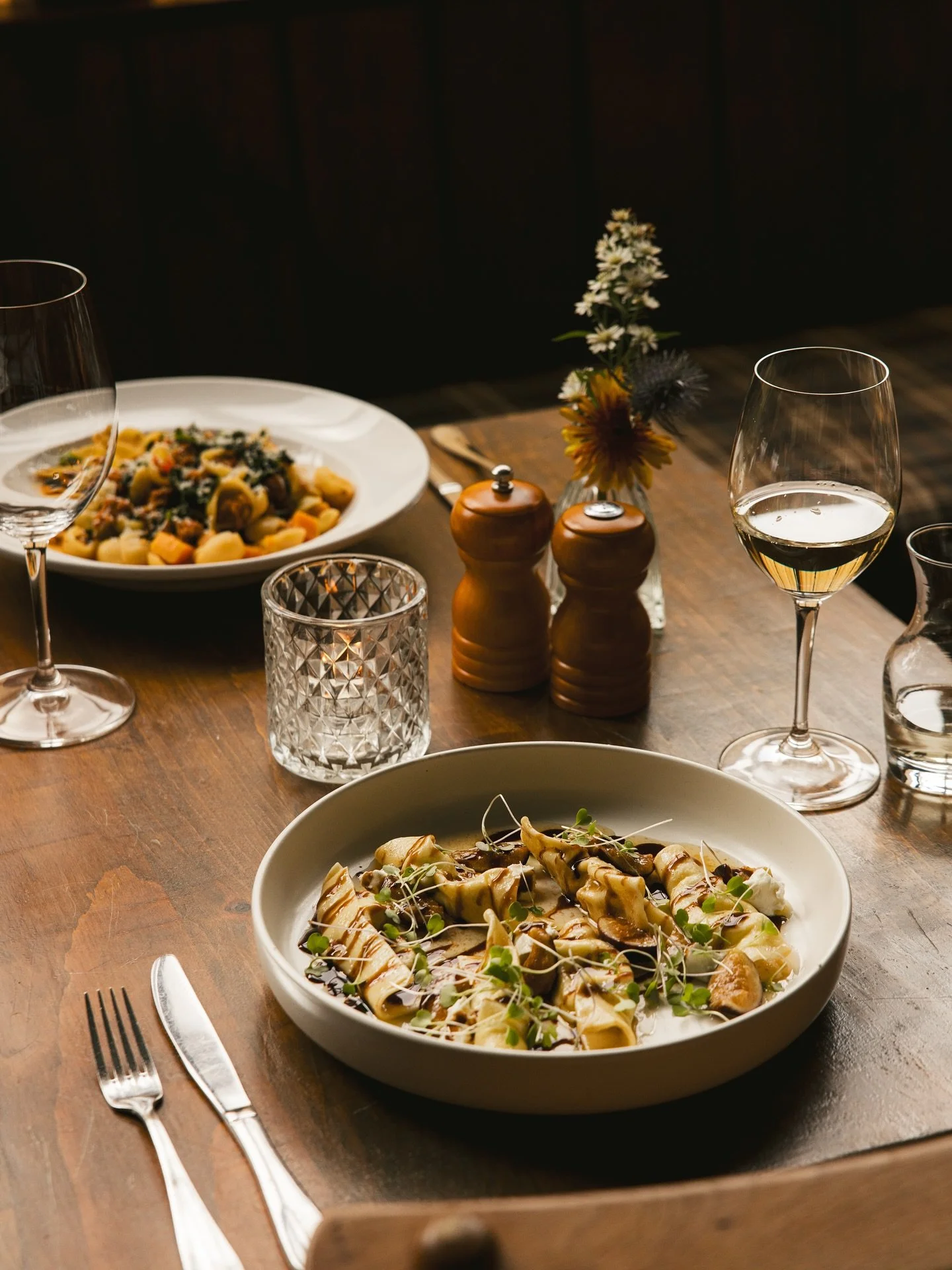 Your Dinner table is ready!! See you tonight to get the weekend started with some good eats and even better company.