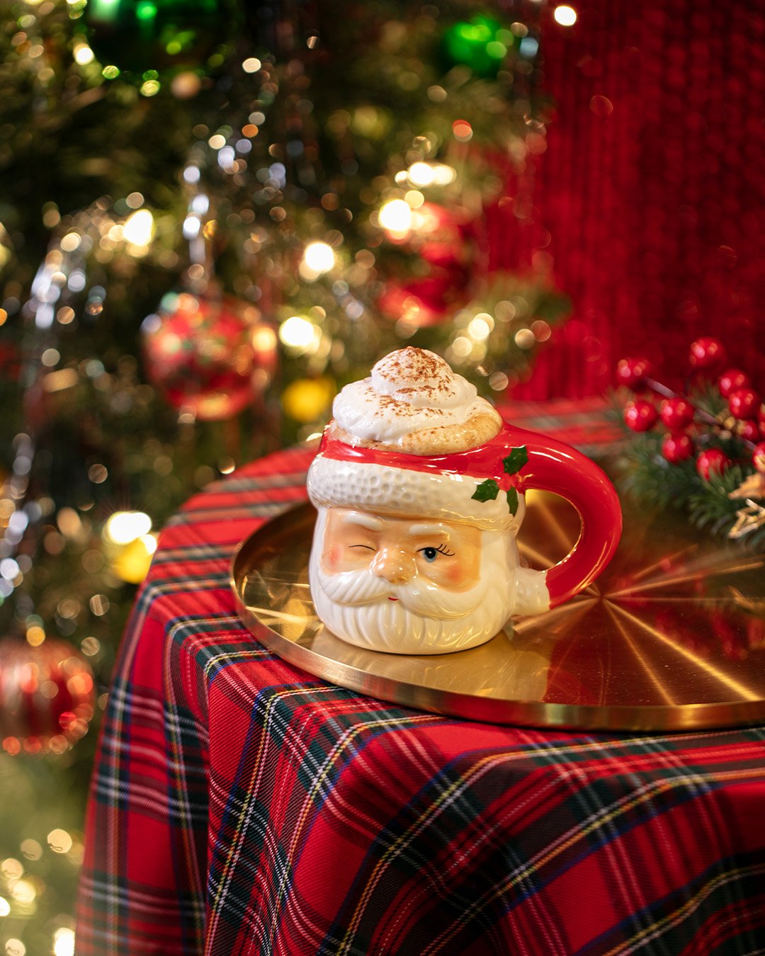 Frozen fingers? Frosty nights? We&rsquo;ve got the cure. ❄️✨
Meet the Coconut Hot Chocolate: a rich, rum-kissed hug in a Santa mug. One sip and suddenly you're warmed right up. 

#MiraclePopUp #MiraclePartner #MiracleOnMercer