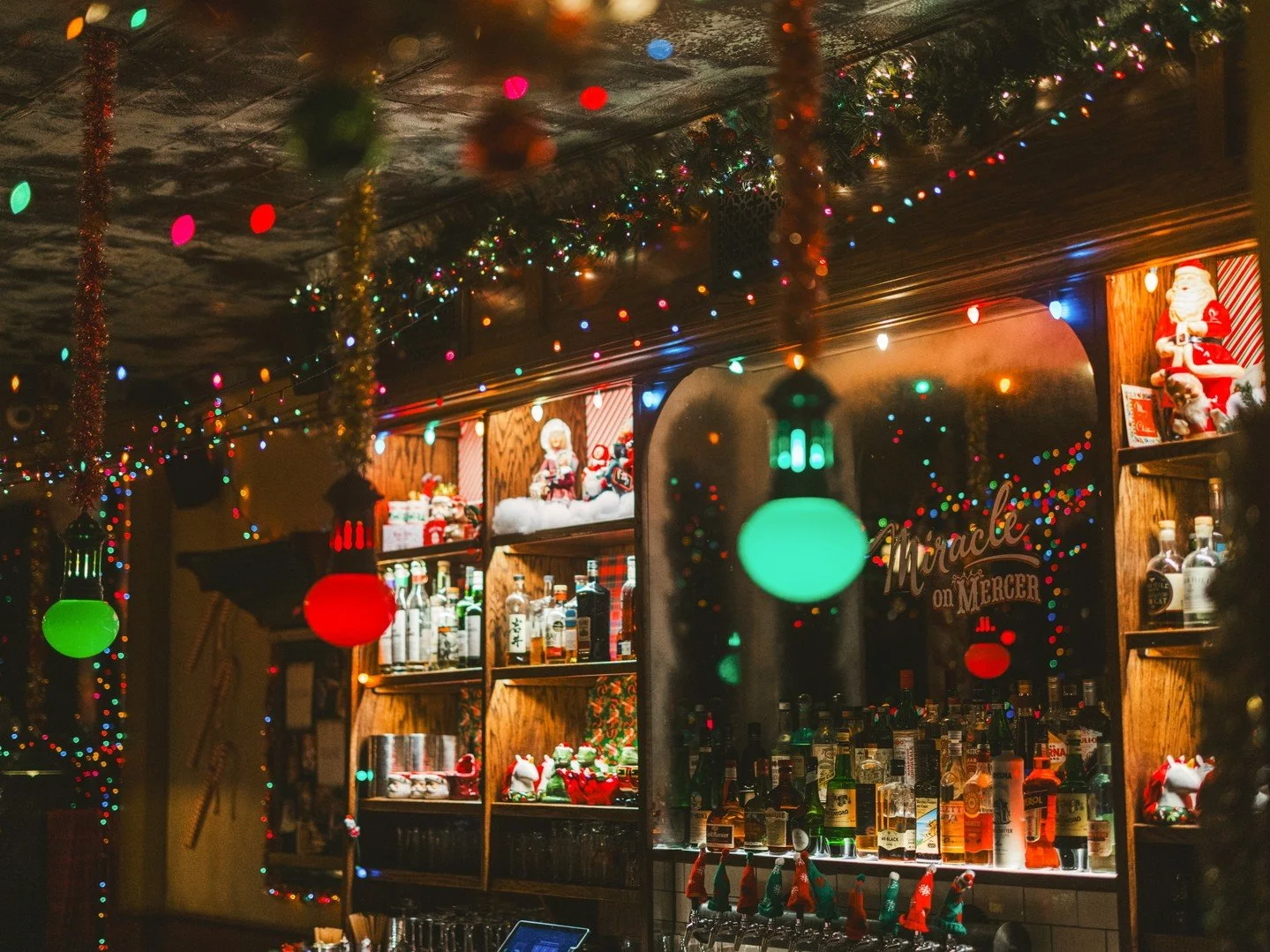 Three days &lsquo;til Christmas?! 🎄 Consider this your gentle reminder to panic-shop, over-indulge, and sip on a Miracle cocktail immediately! 

#MiraclePopUp #MiraclePartner #MiracleOnMercer